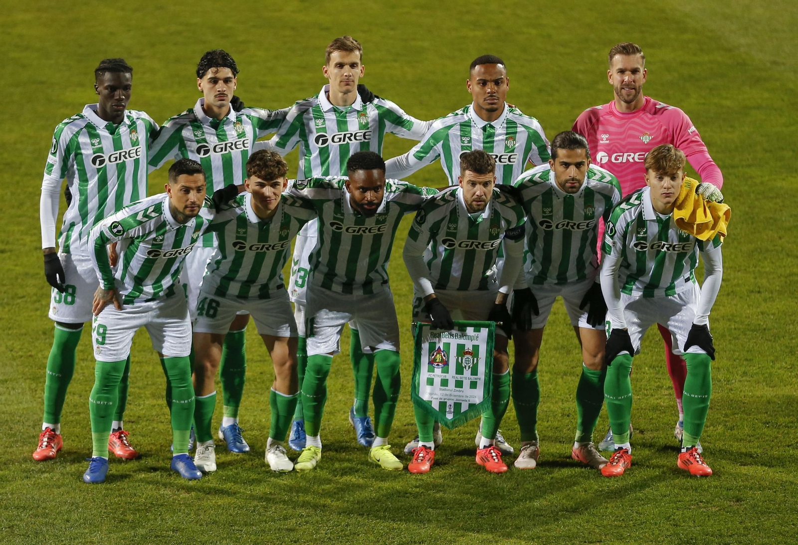 Imagen del once inicial del Betis ante el Petrocub.