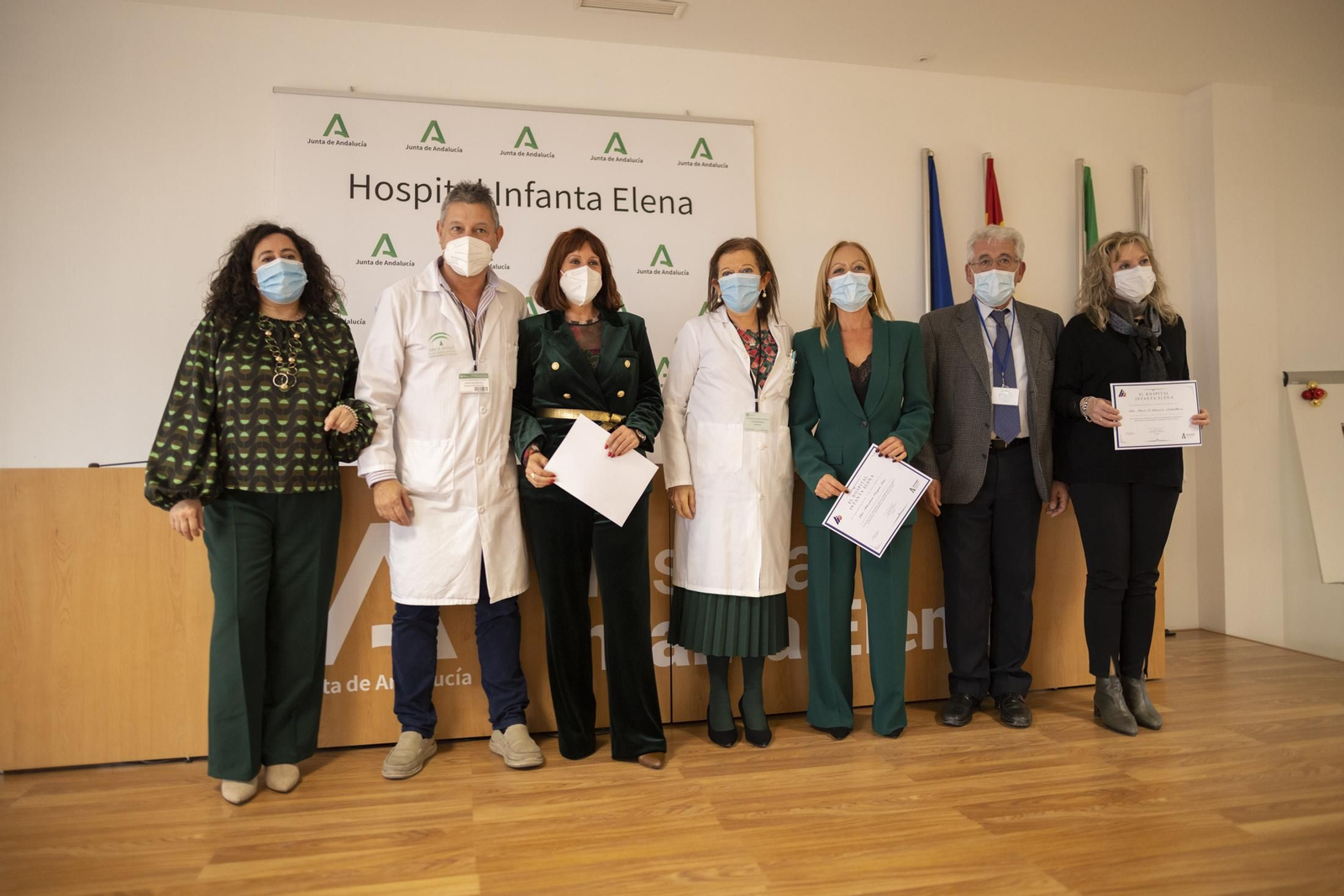 Imágenes del acto de despedida del personal sanitario del hospital Infanta Elena