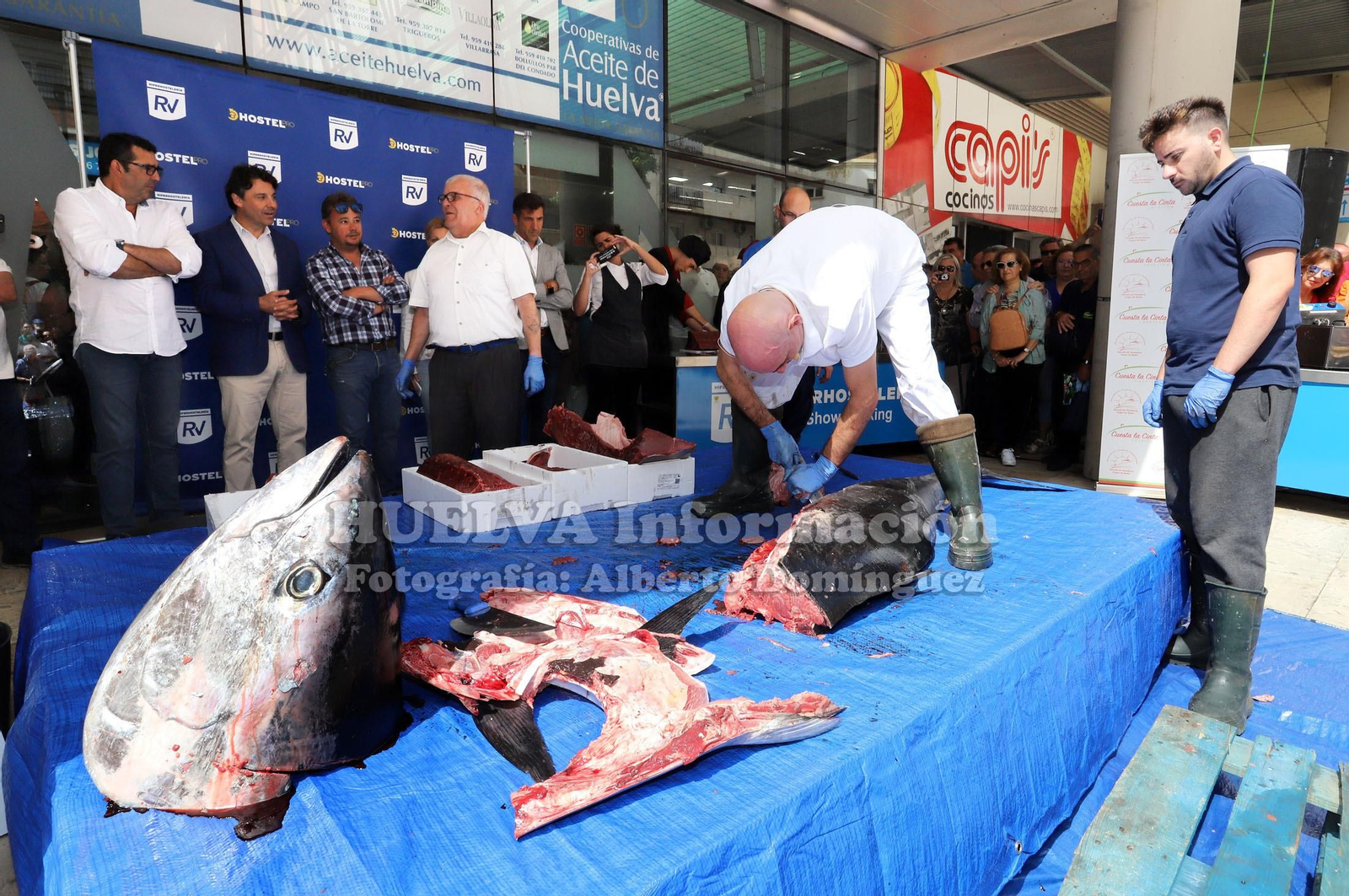 Imágenes del Ronqueo del Atún en el mercado de Huelva