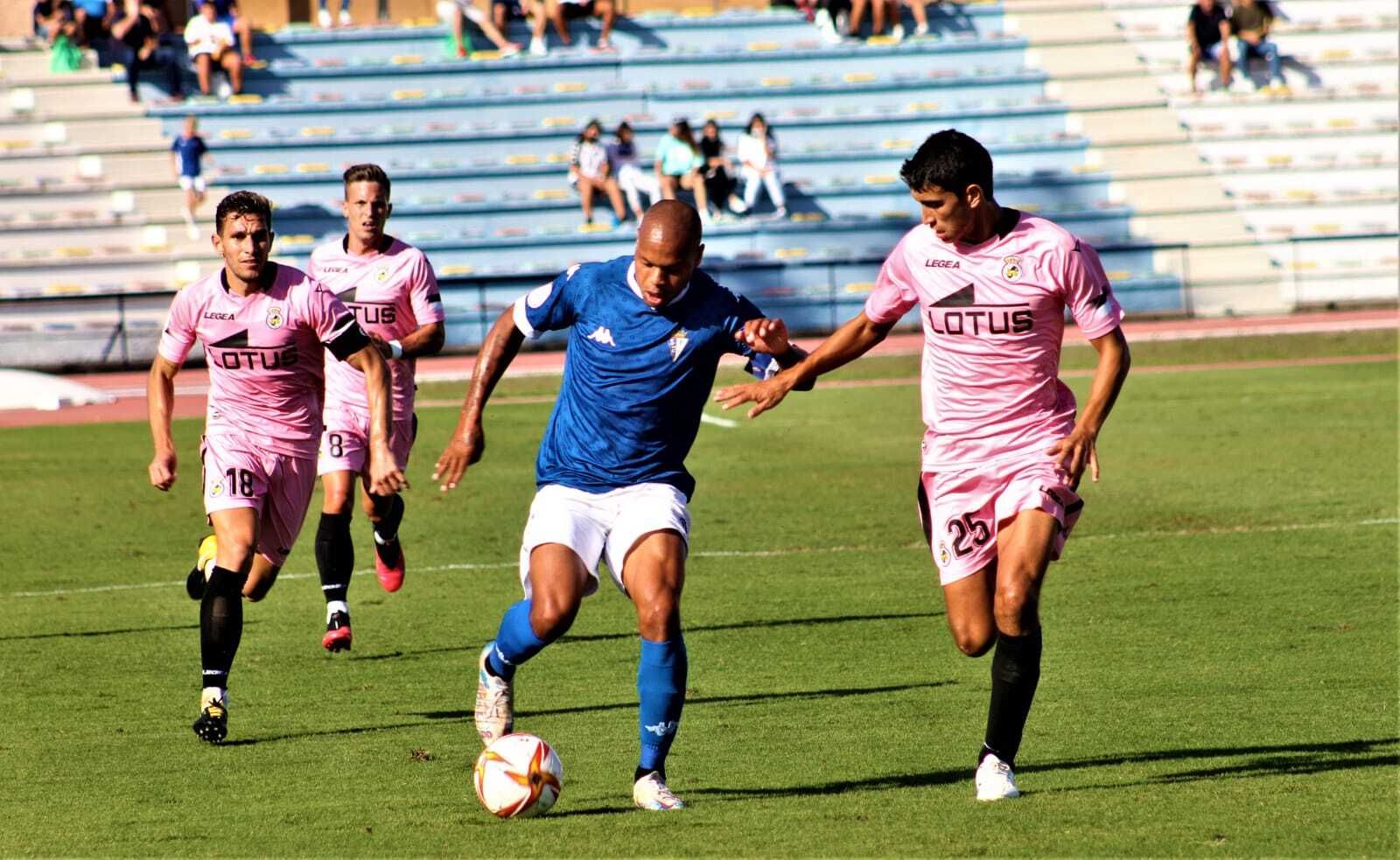 Biabiany, extremo del San Fernando, en un encuentro de esta temporada en el estadio de Bahía Sur.
