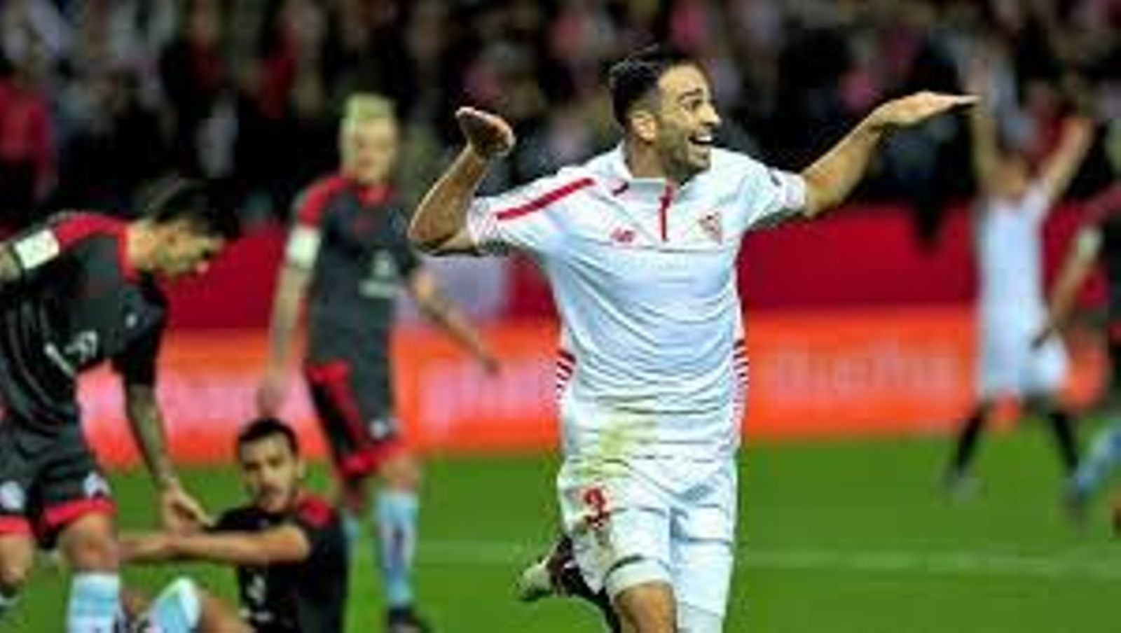 Rami celebra uno de los goles del Sevilla-Celta de la Copa en 2016.