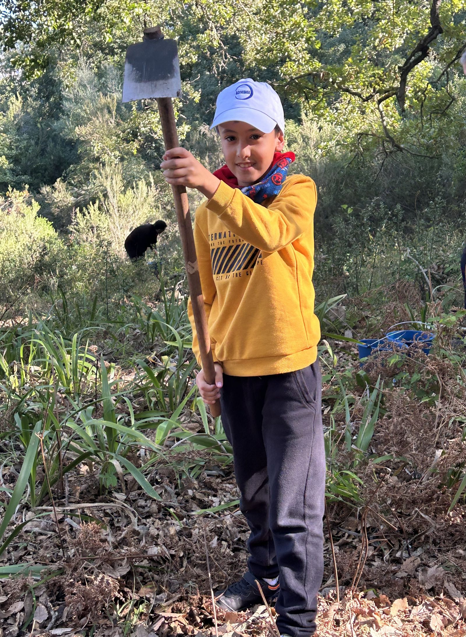 Jornada de reforestación en El Palancar por trabajadores de Acerinox, en imágenes