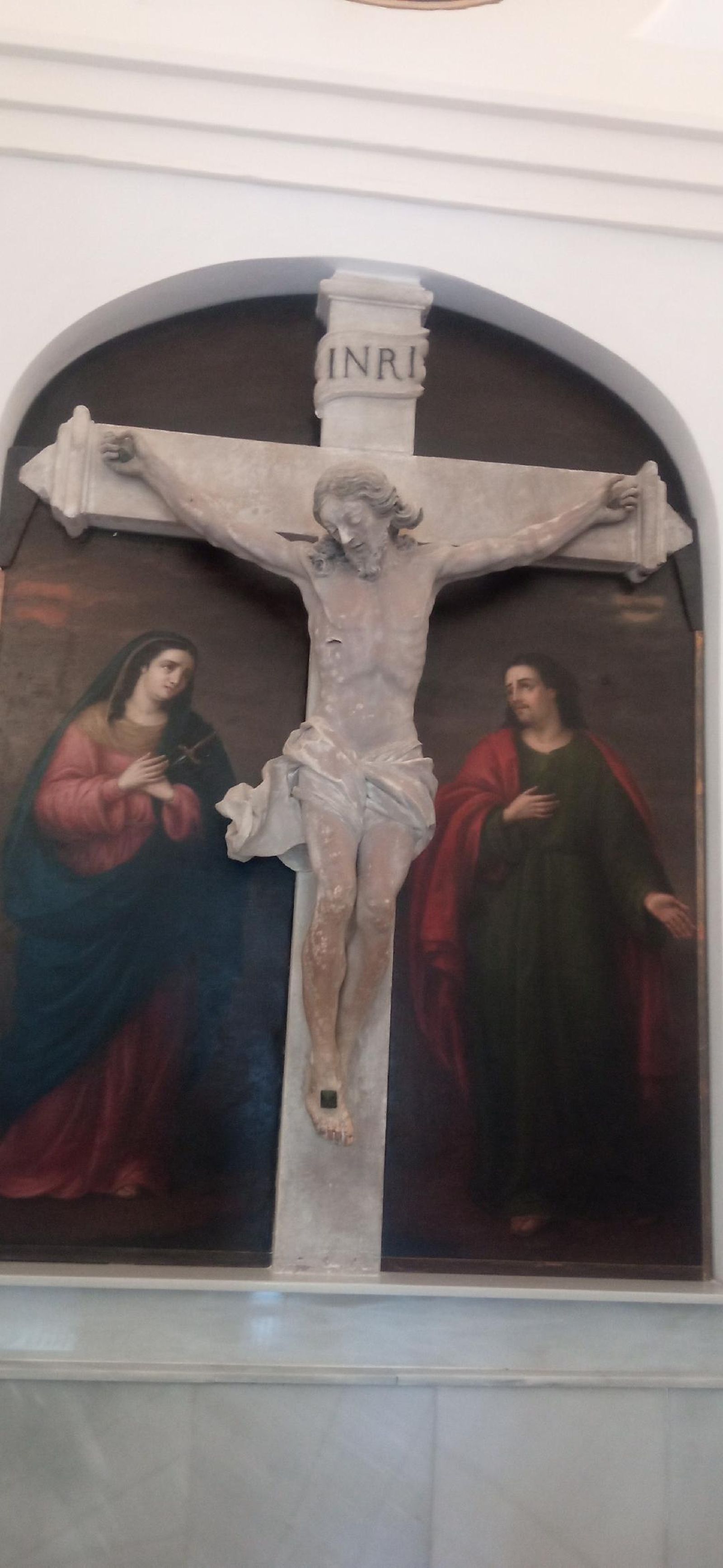 Crucificado marmóreo de Ponzanelli, actualmente en la Capilla del Cementerio de San José.