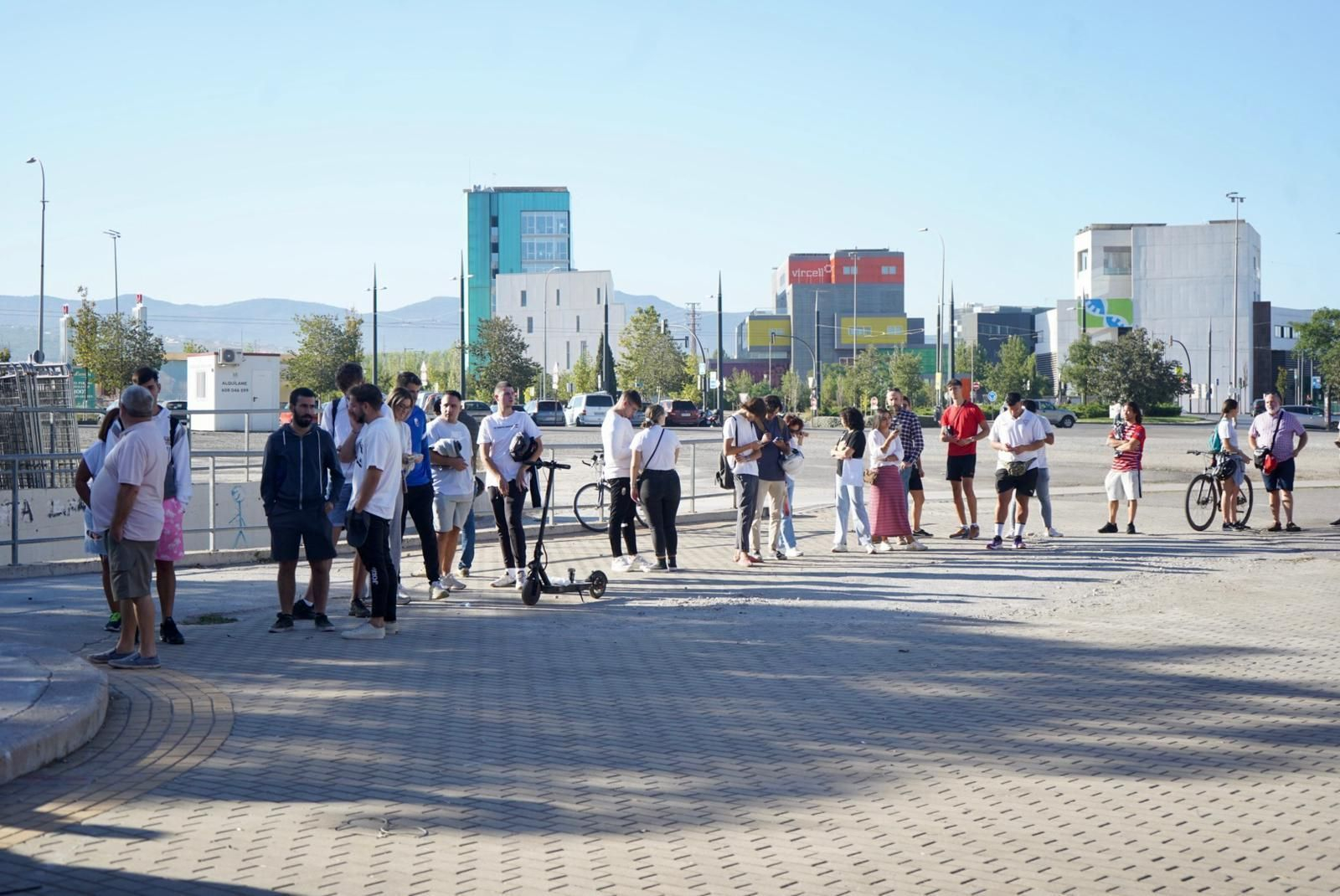 Imágenes de las colas de la afición del Granada CF