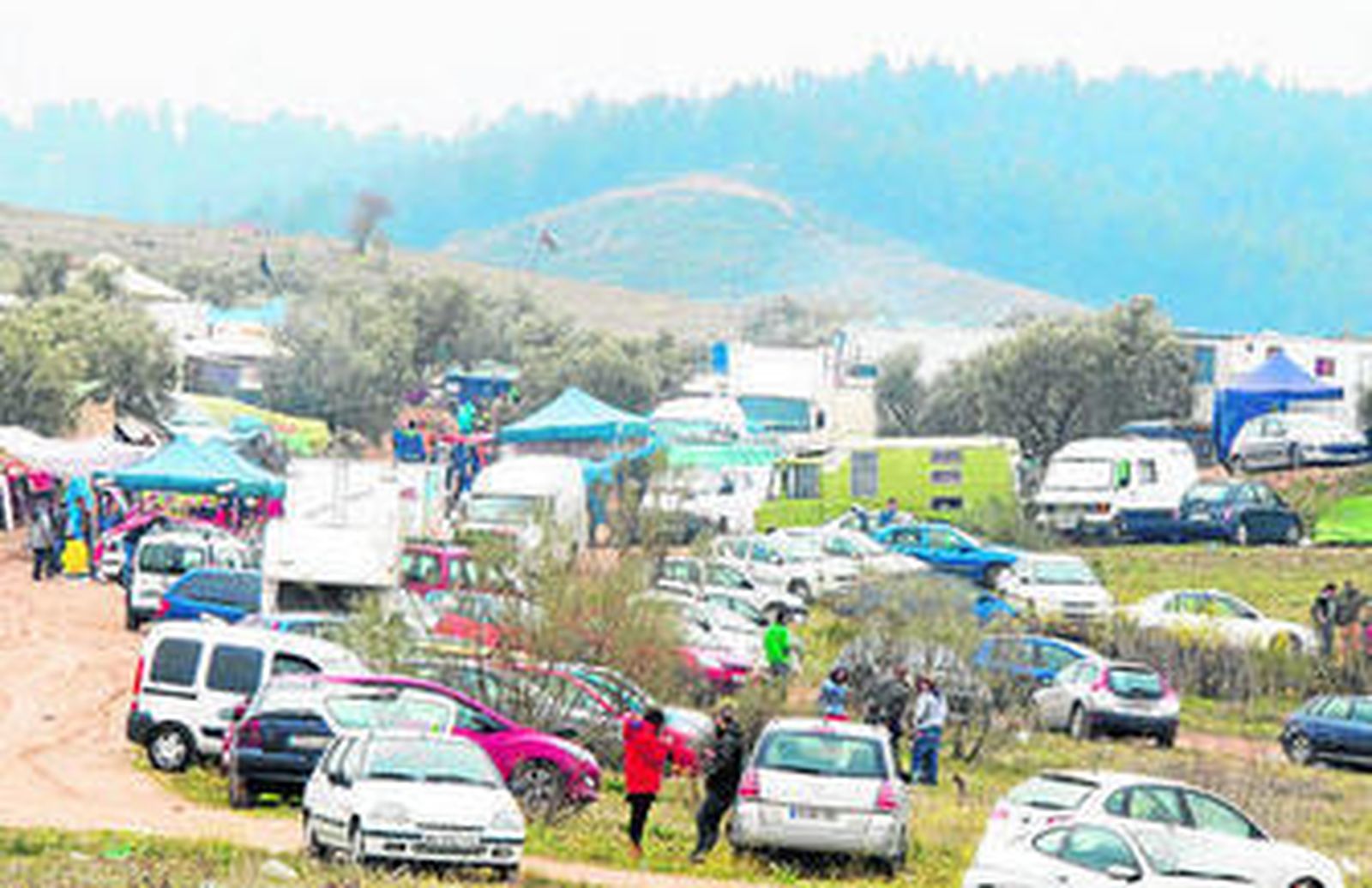 Más de 80 caravanas y 40 camiones se han instalado durante la semana en el paraje de Aguas Calientes.
