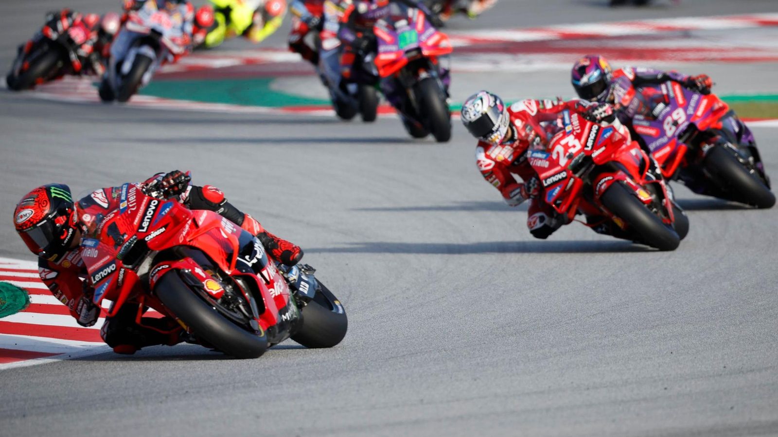 Bagnaia lidera la carrera sprint por delante de Bastanini y Jorge Martín.