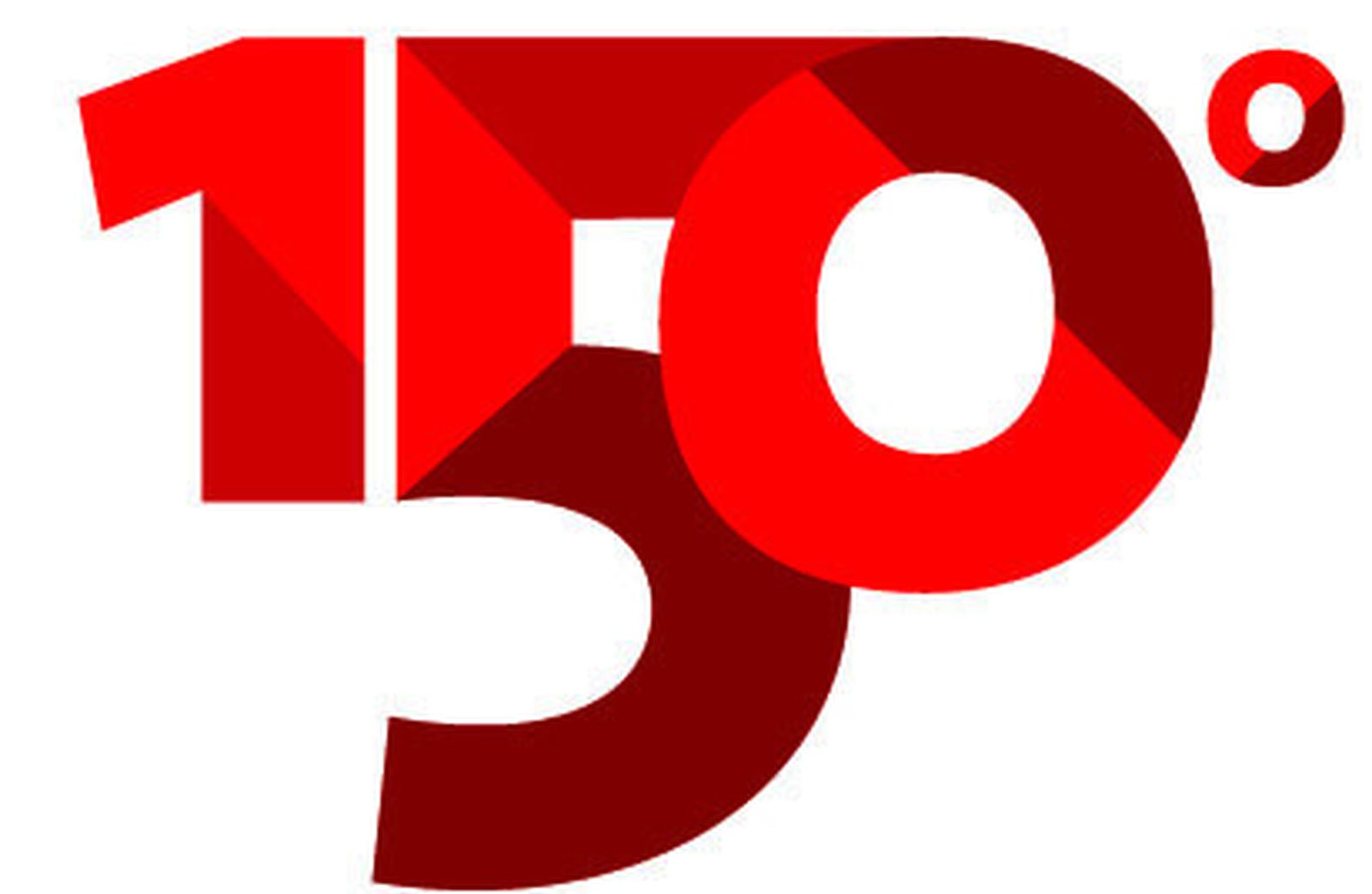 El féretro fue llevado a hombros por familiares y comparsistas.