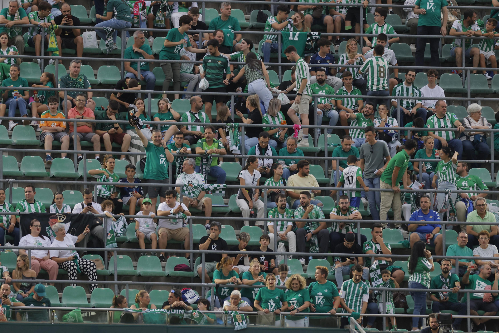 Búscate en las fotos de la despedida de Joaquín