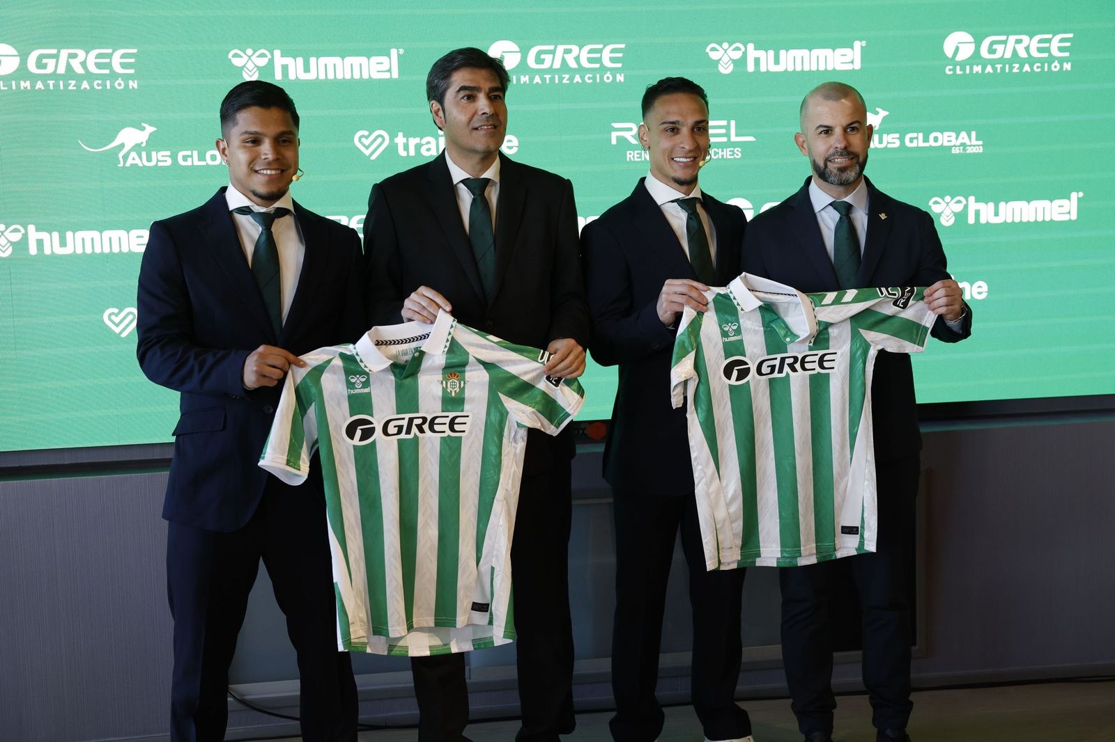 Ángel Haro y Manu Fajardo, con el Cucho y Antony en febrero del año pasado.