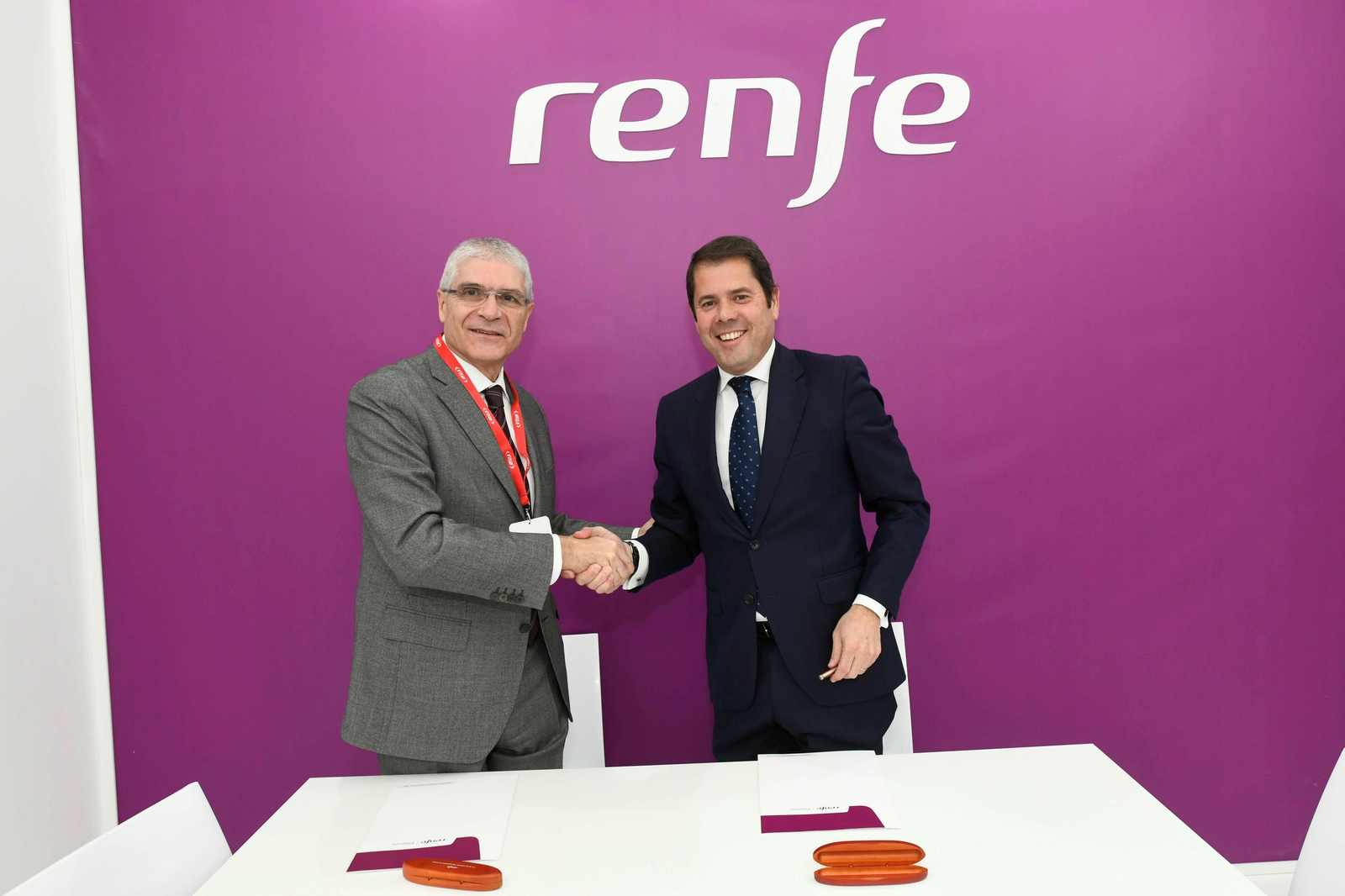 Firma del acuerdo entre Renfe y Convention Bureau Granada