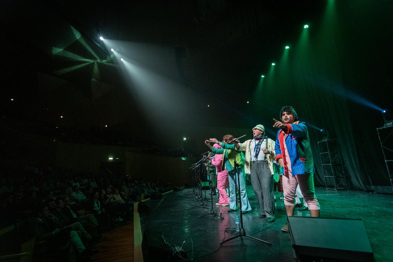 La chirigota del 'Love' durante su actuación en la sala Mozart