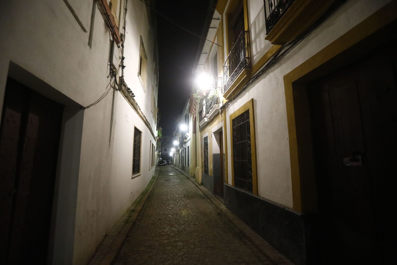 Fotografías: Un paseo por la solitaria Córdoba del toque de queda