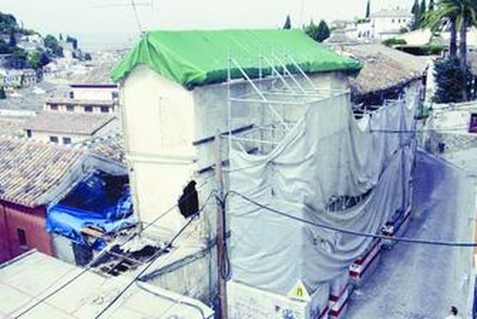 Incendio en un edificio ruinoso en el Albaicín, donde murió un hombre.