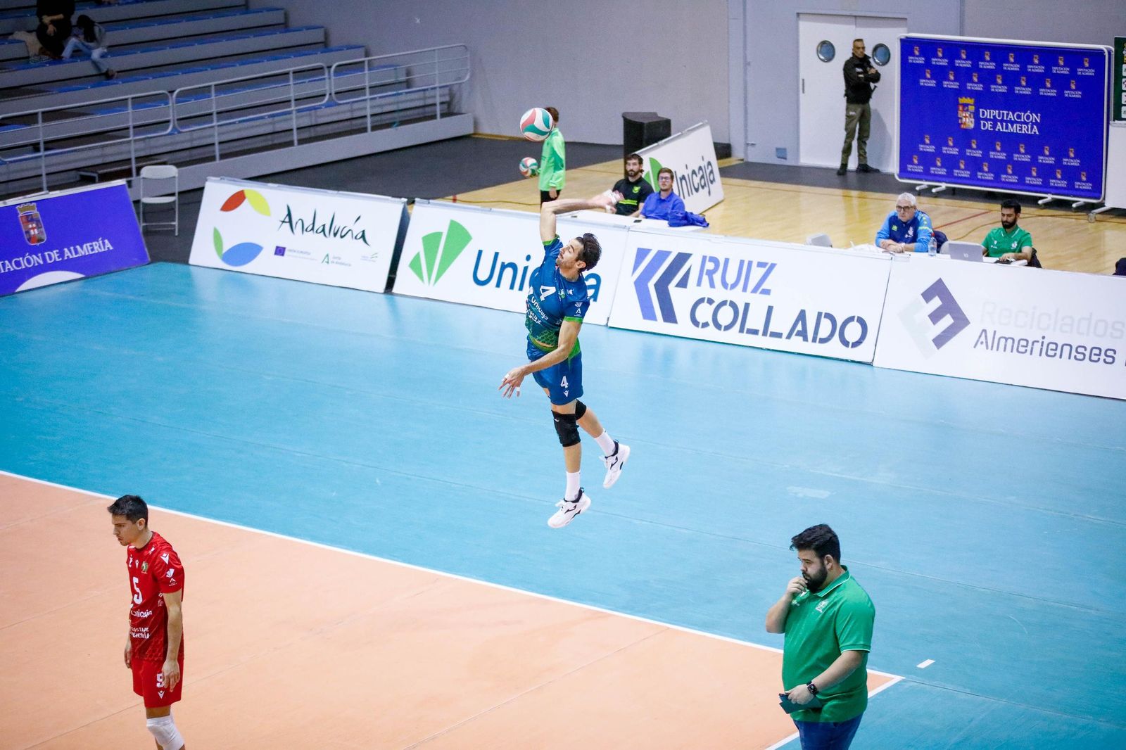 Las imágenes del Unicaja Costa de Almería-Leleman Conqueridor, primer partido del play off por el título de Superliga en Almería