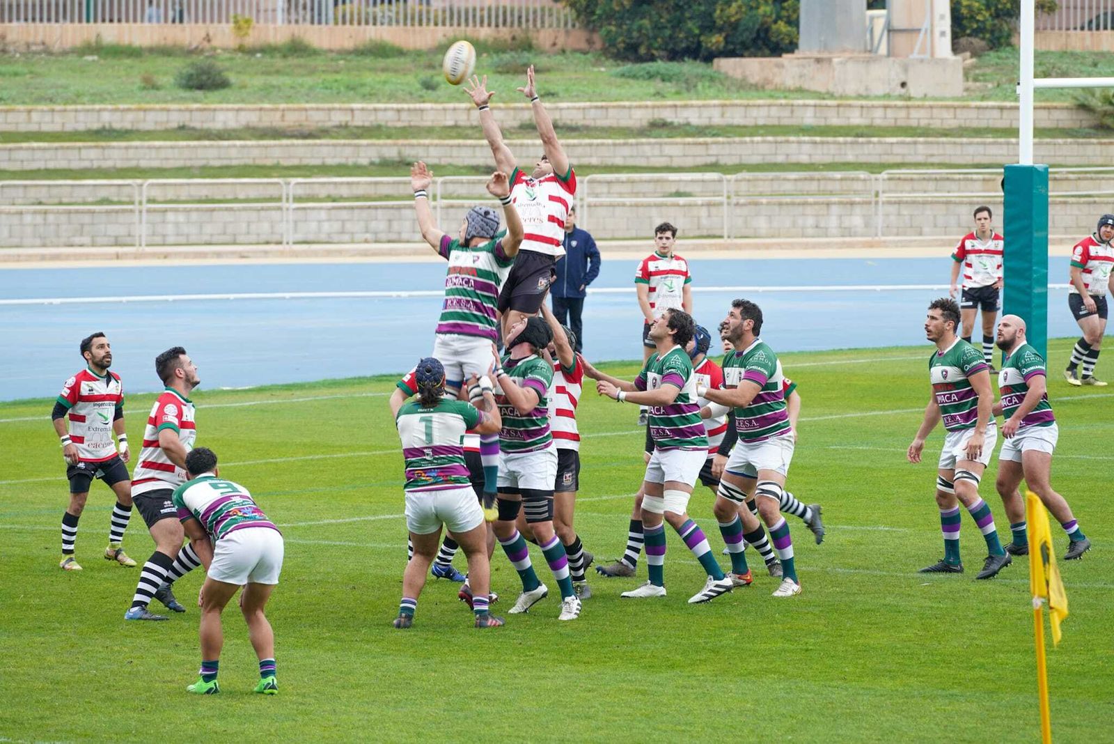 Lance del partido en el Ciudad de Málaga.