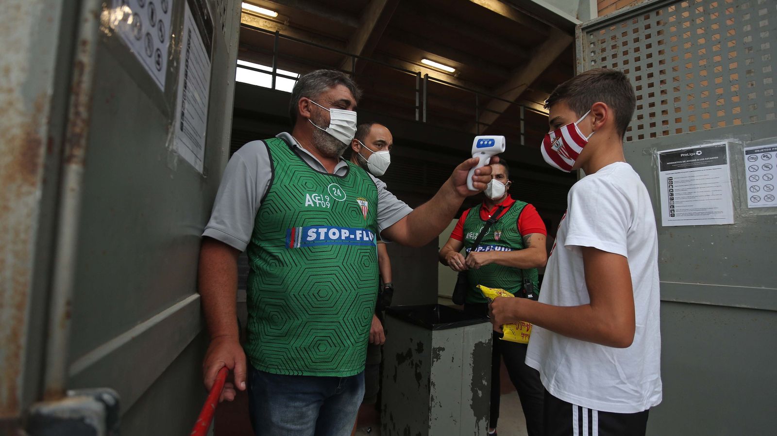 Controles de temperatura en el primer partido de pretemporada del Algeciras CF en el Nuevo Mirador