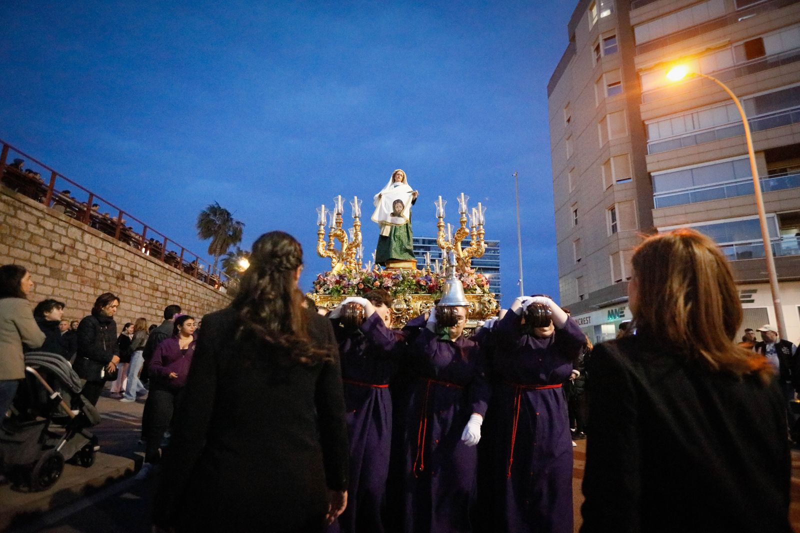 La procesión del Encuentro, en imágenes