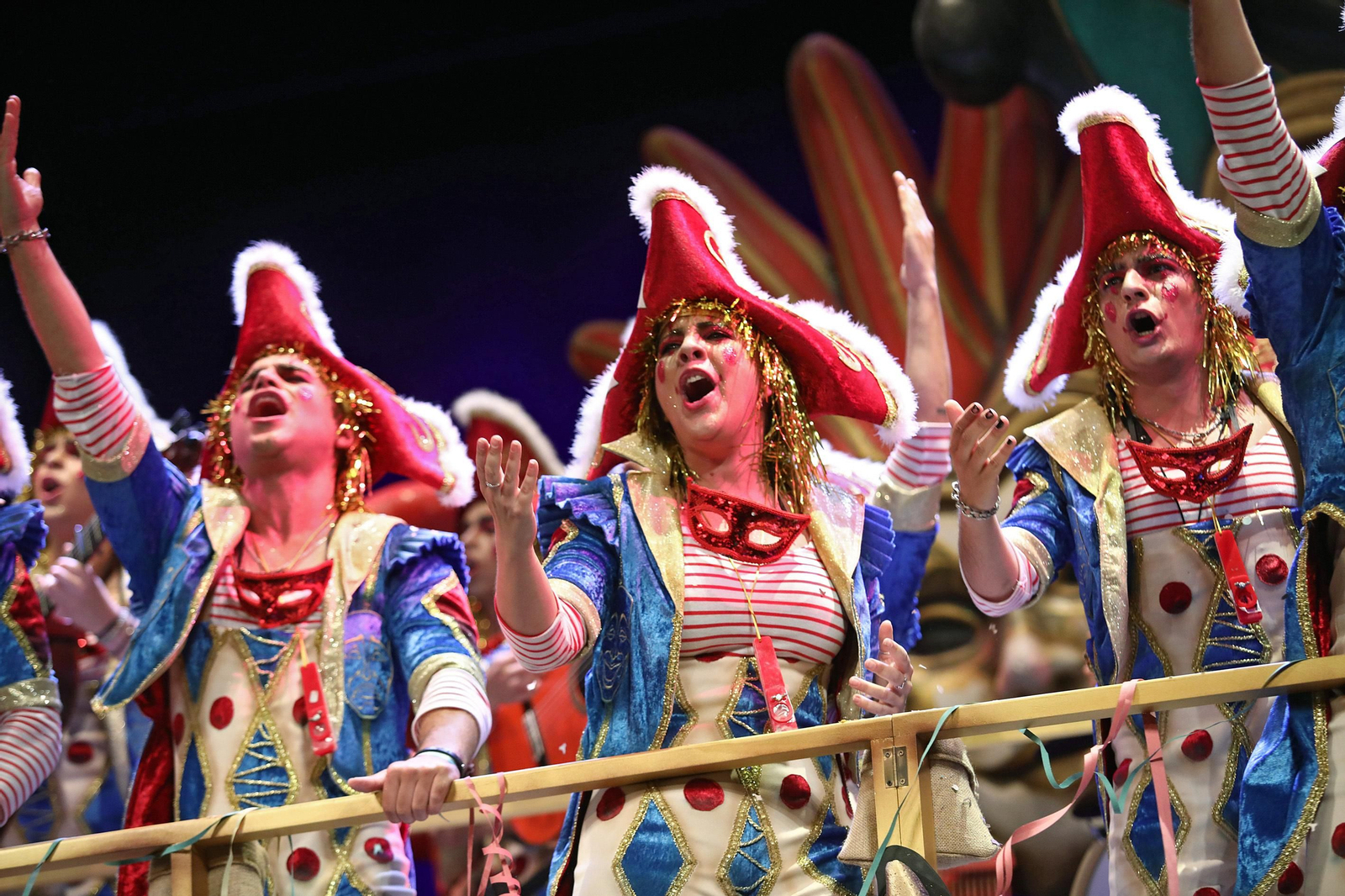 Actuación de la comparsa 'Despues de Cádiz, ni hablar'