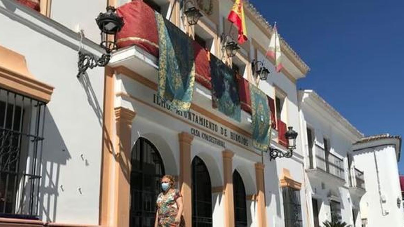 Entrada del ayuntamiento de Hinojos.