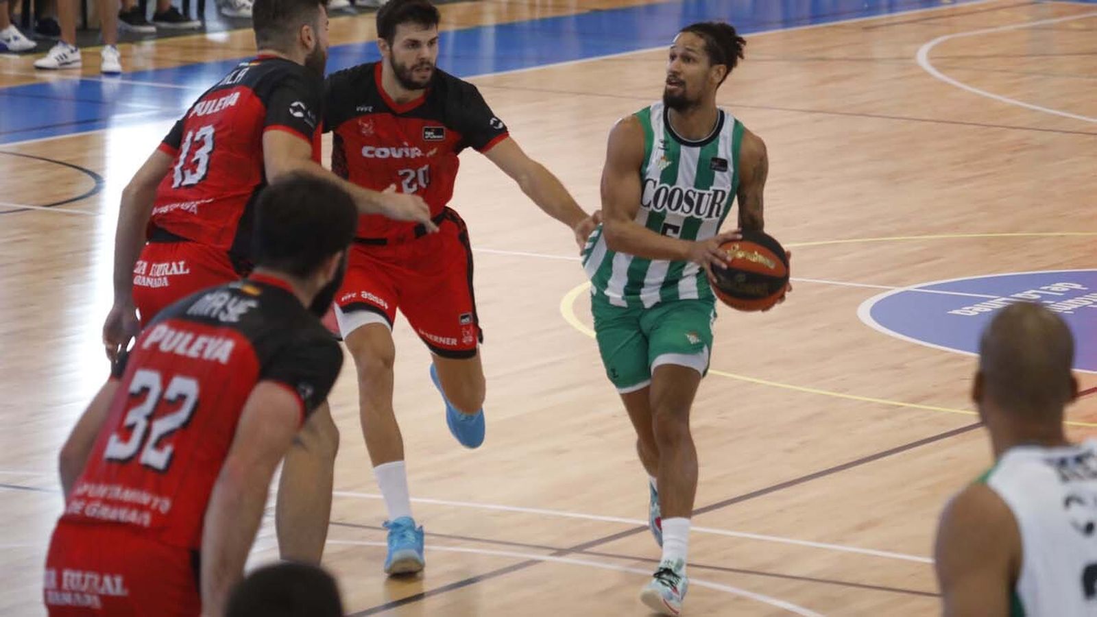 Las fotos de Real Betis - Fundación Granada en la Línea