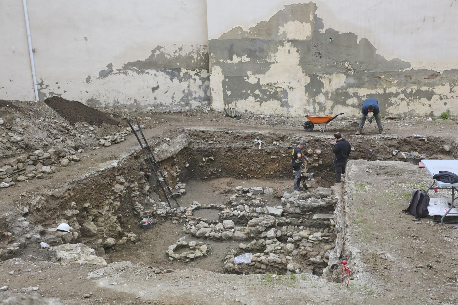 Imagen de los trabajos arqueológicos en el solar del futuro centro cultural sefardí.