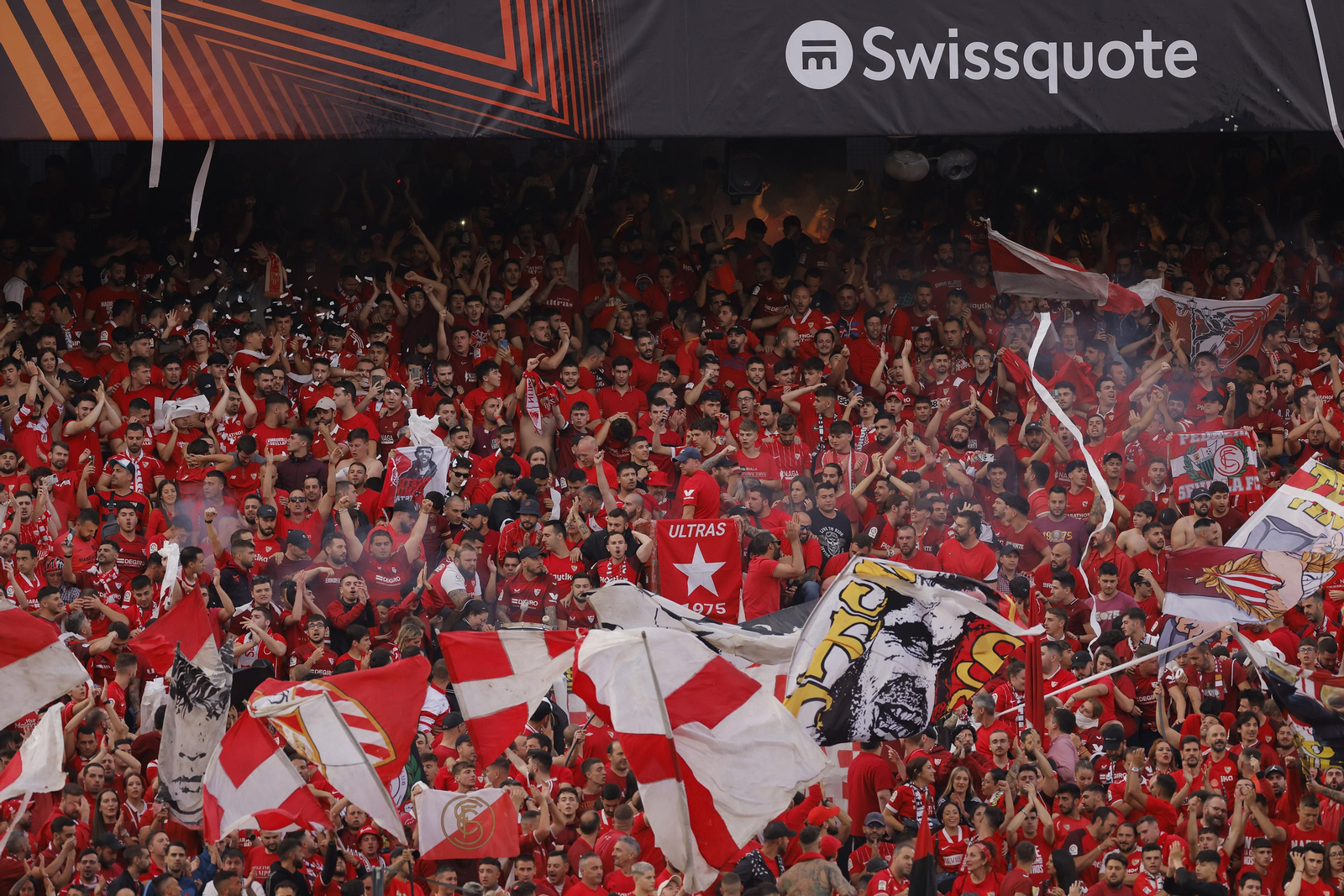 Búscate en las fotos del Sevilla-Juventus