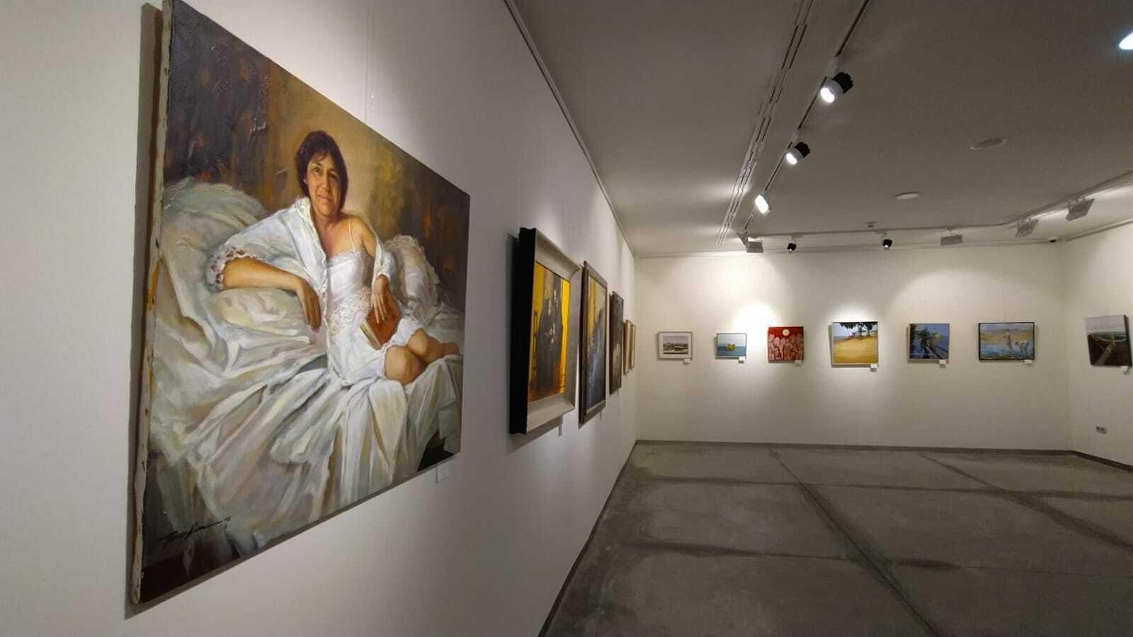 Exposición dedicada al pintor Ángel Torres Aléu en el centro de congresos de San Fernando.