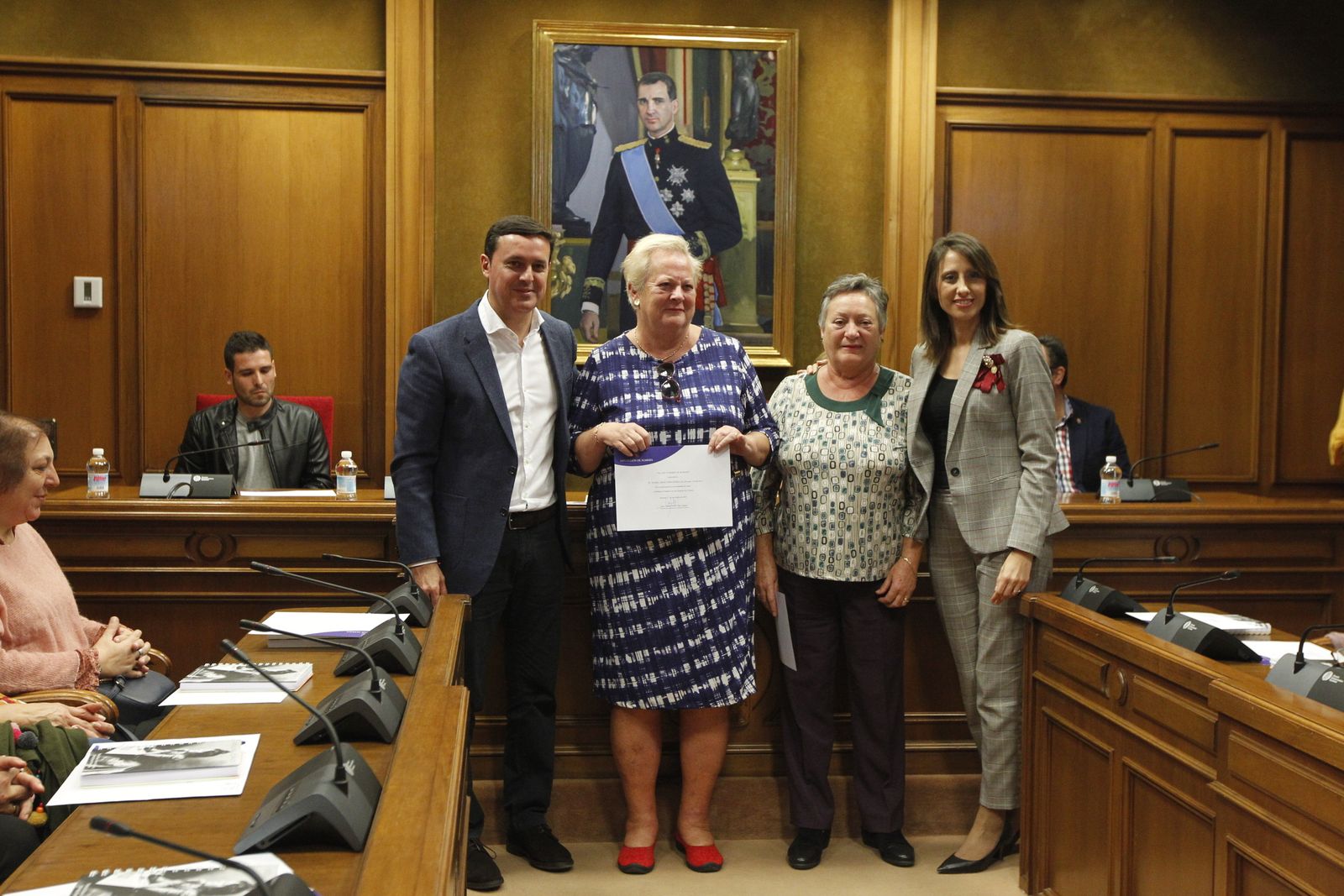 Fotogalería entrega acreditaciones Talleres Carmen de Burgos. Diputación de Almería