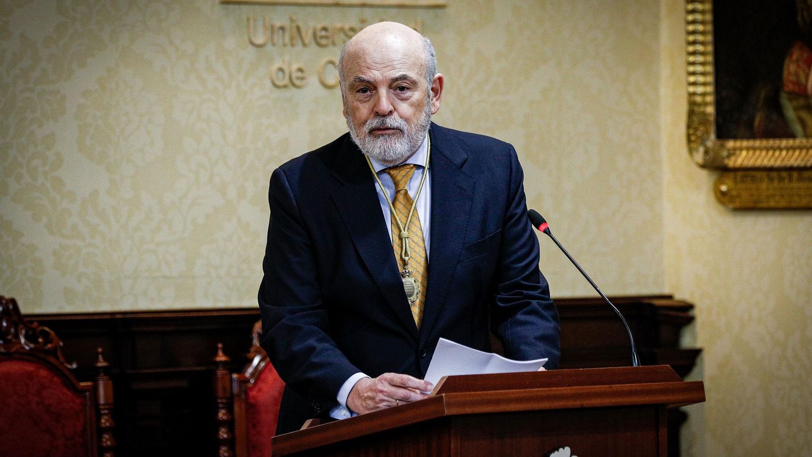 El académico Rafael Sánchez Saus presentó a Fernando Iwasaki.
