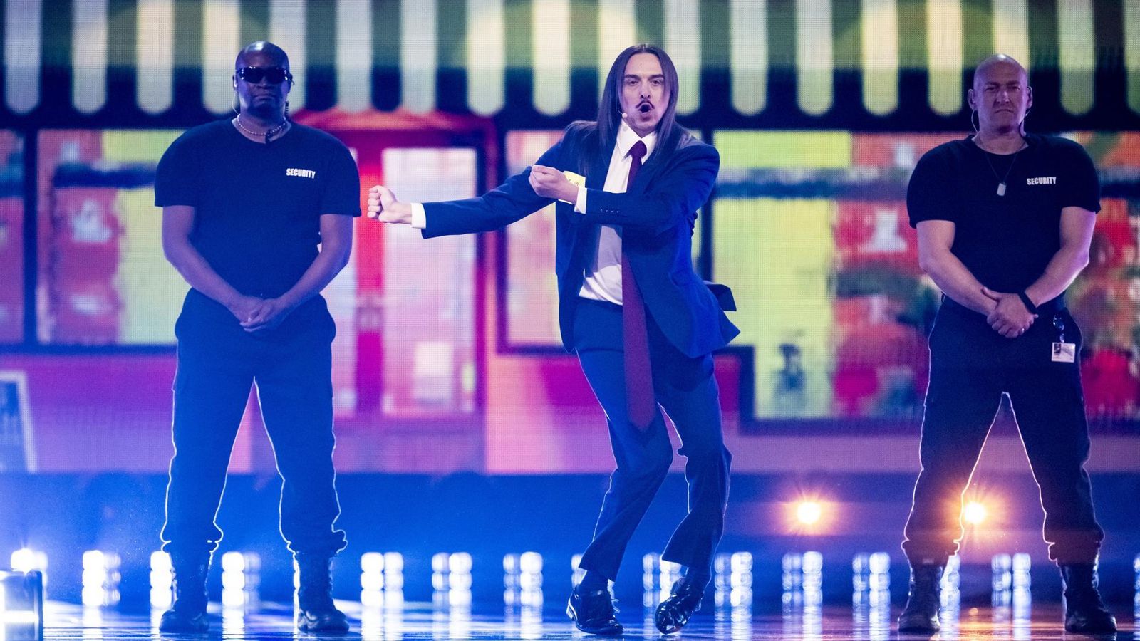 Tommy Cash durante la actuación Eurovisión 2025 Tommy Cash durante la actuación Eurovisión 2025