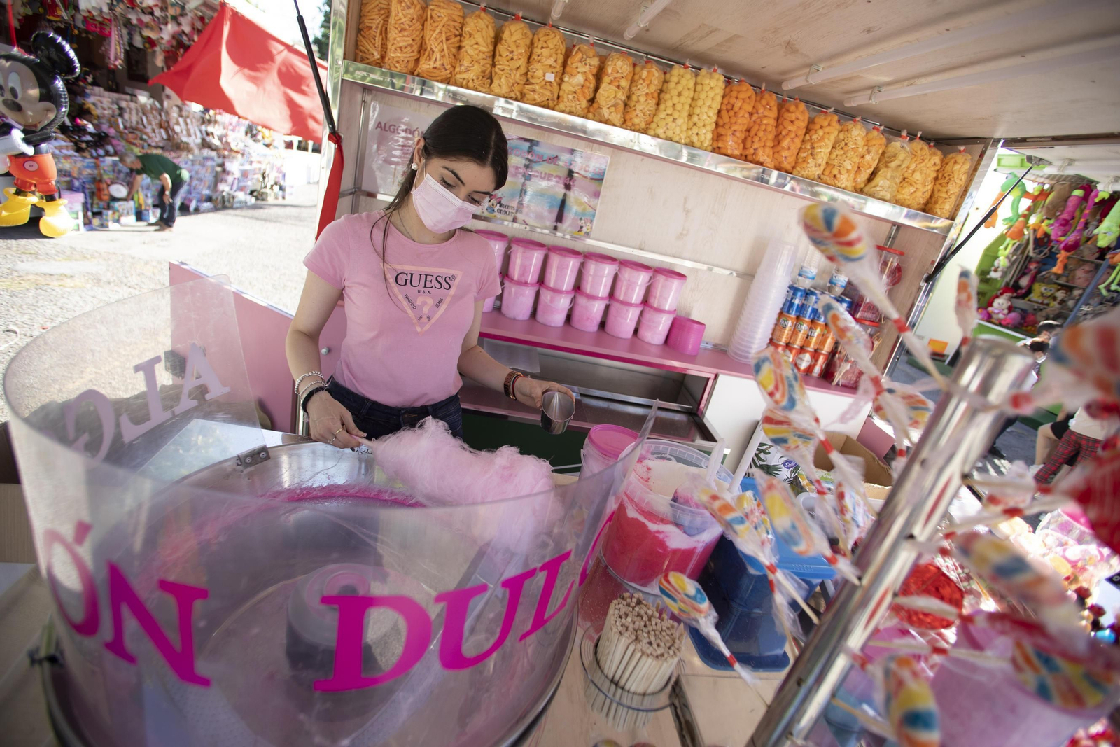 Fotos: el ferial de Granada cobra vida con los columpios