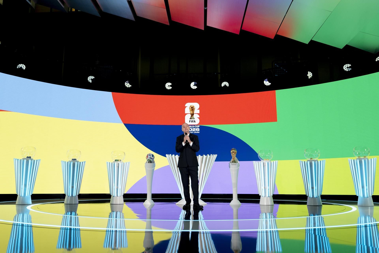 El presidente la FIFA, Gianni Infantino, antes de comenzar el sorteo.