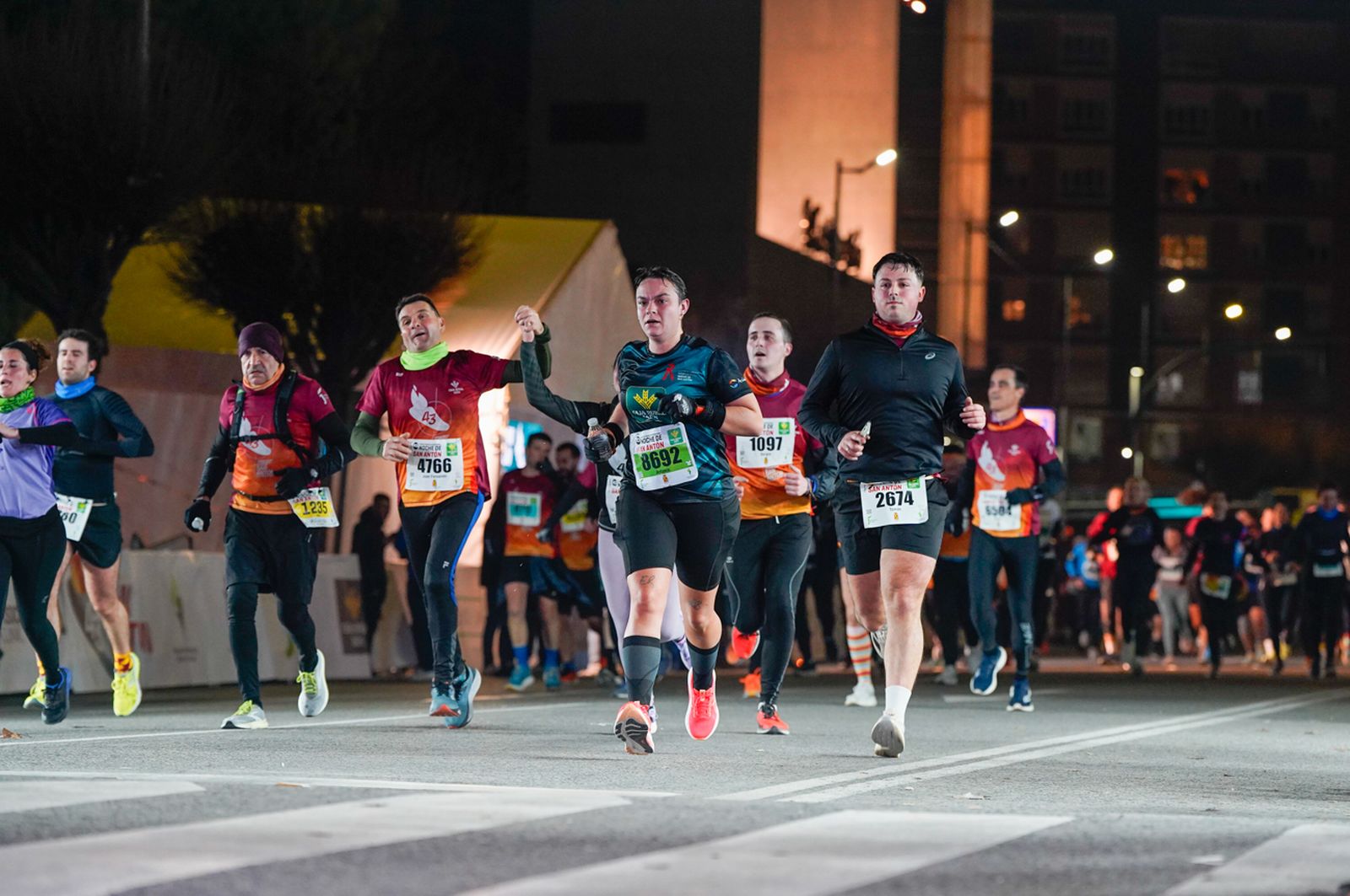 En imágenes: búscate en tu llegada a meta de la Carrera de San Antón 2026 (18)