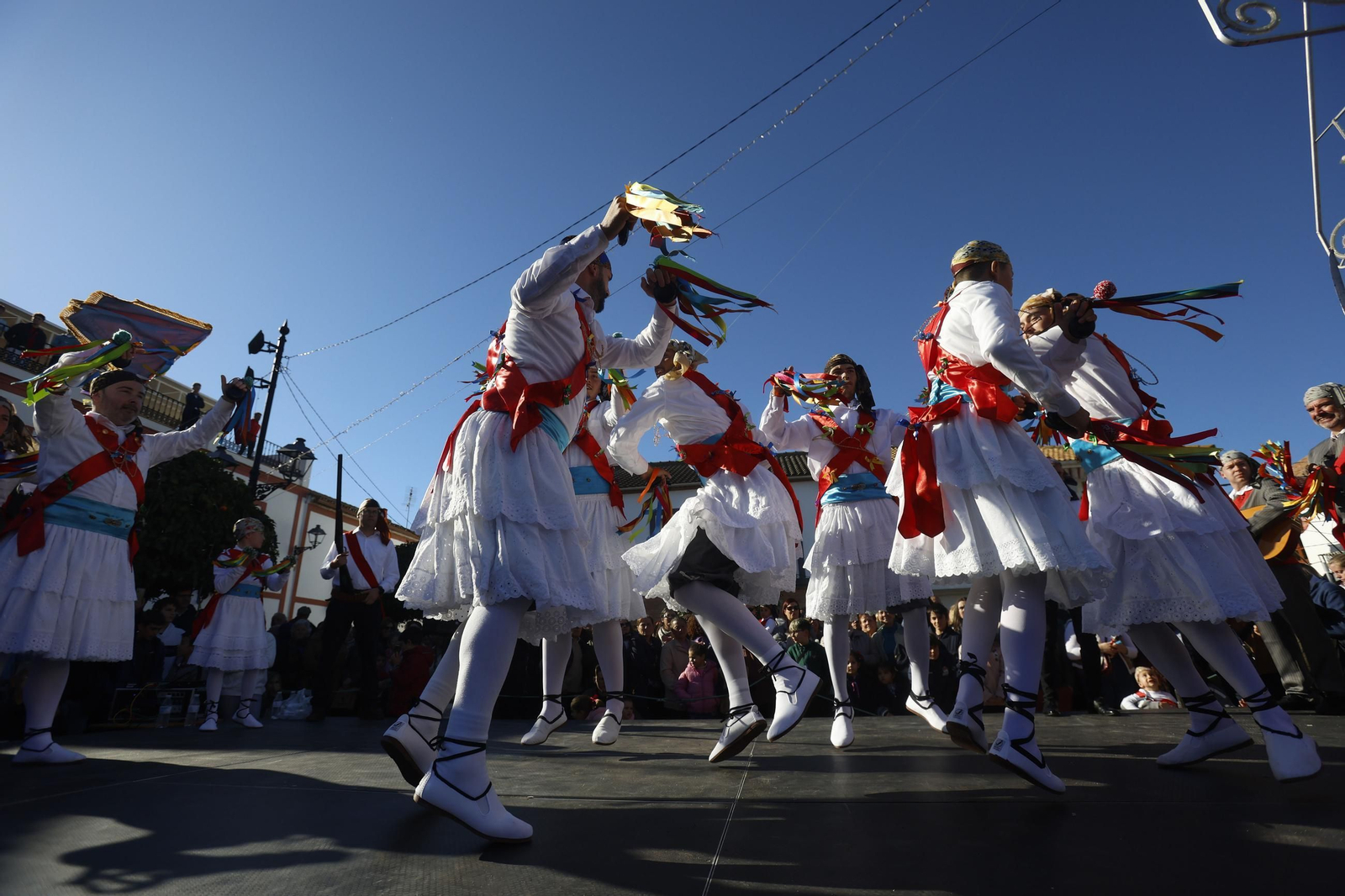 Las espectaculares imágenes de la Danza de los Locos y el Baile del Oso de Fuente Carreteros