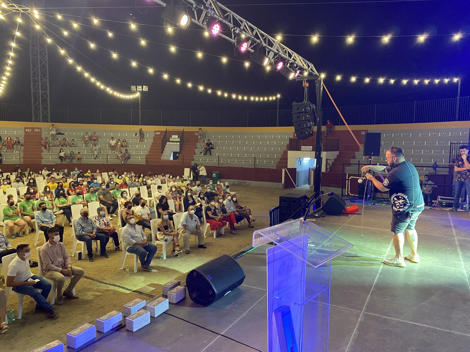 Exhibición de trompo en la Gala de las Olimpiadas Rurales de Añora.
