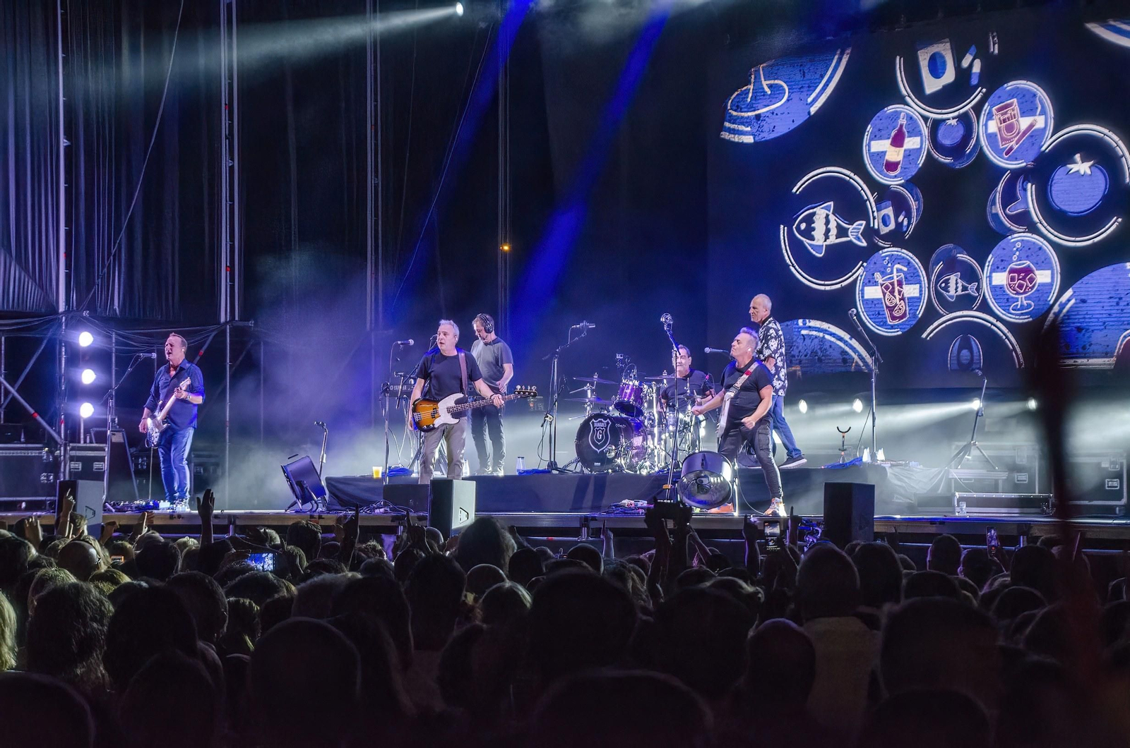 Hombres G dejaron muestra de que viven un gran momento artístico en Almería.