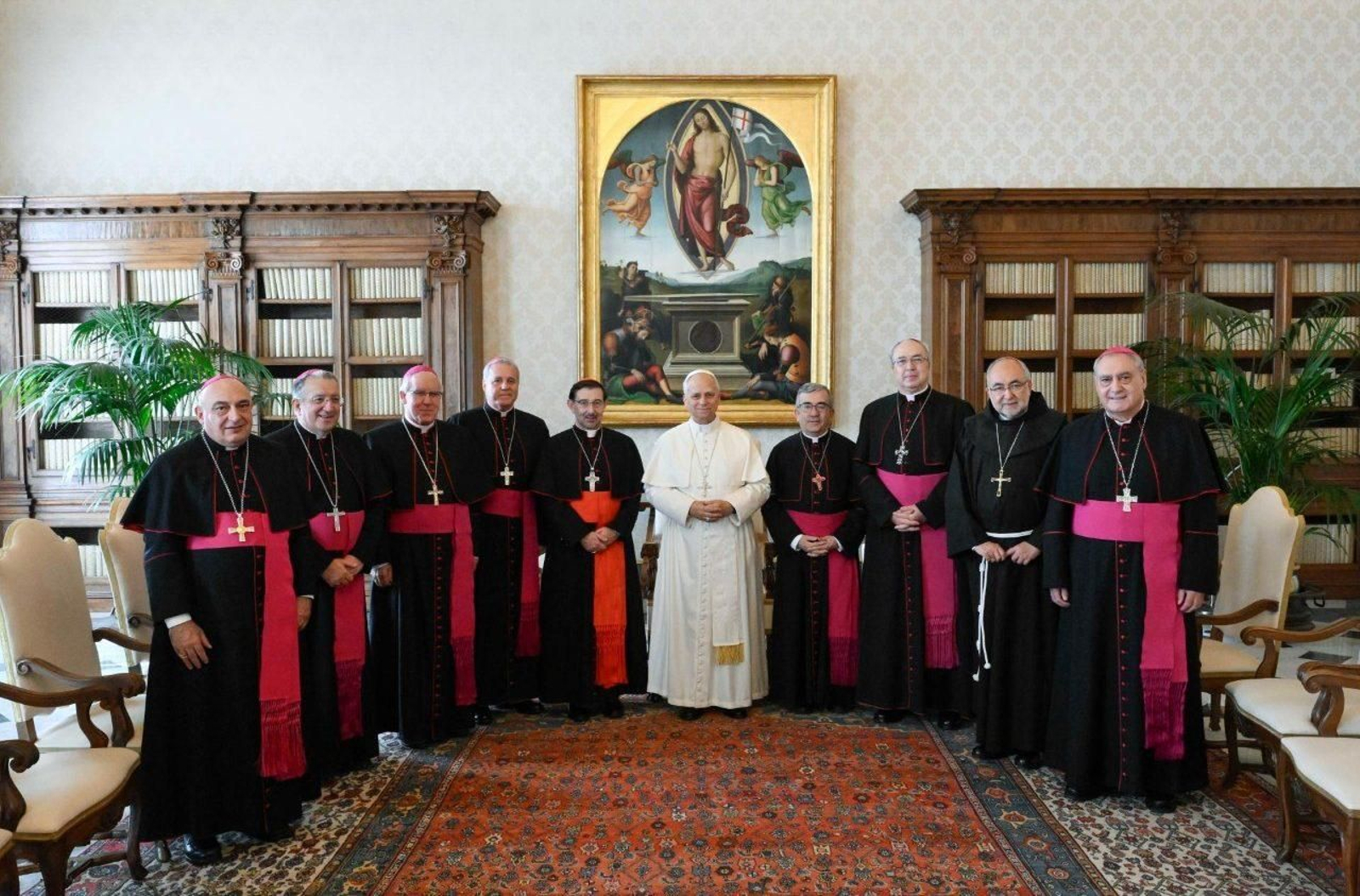 León XIV, con miembros de la Conferencia Episcopal Española el lunes.