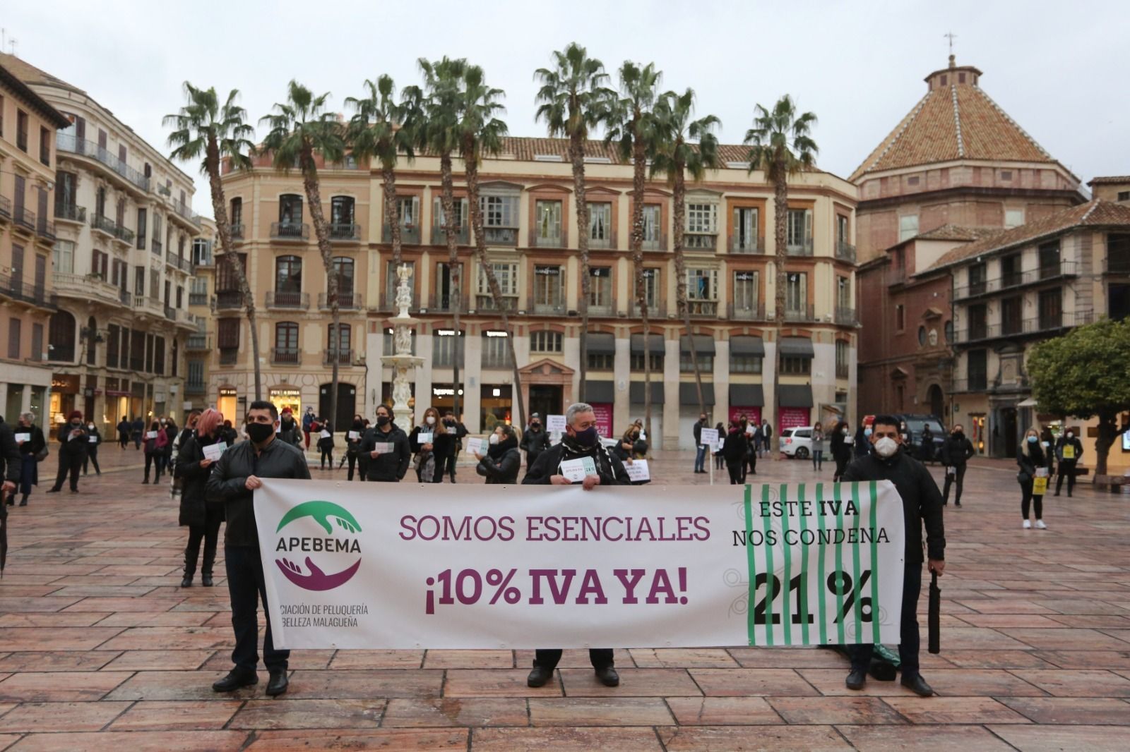 Protesta de la Asociación de Peluquería y Belleza Malagueña (APEBEMA) por el IVA en el sector