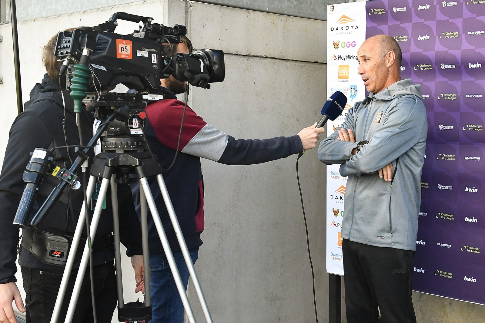 Antonio Calderón, ante la prensa tras su primer triunfo