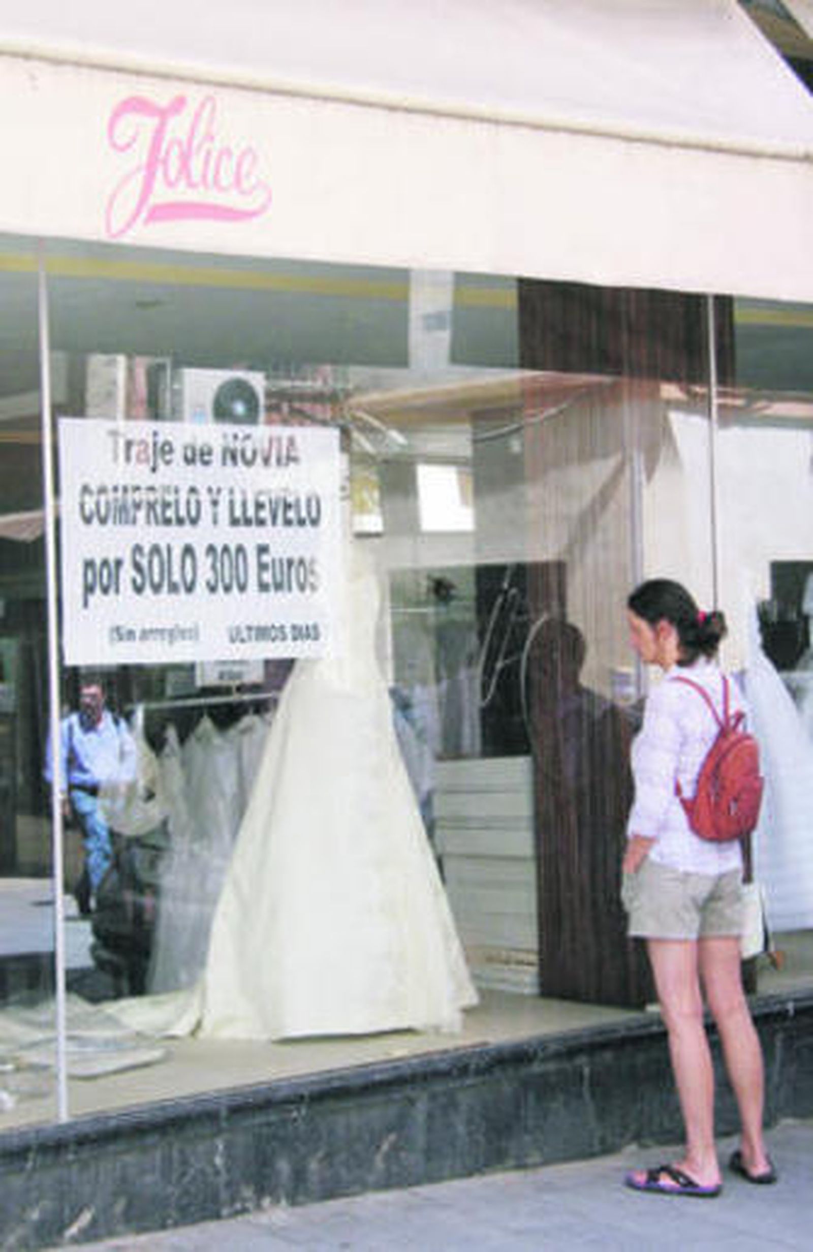 Frente a la crisis, novias de alquiler