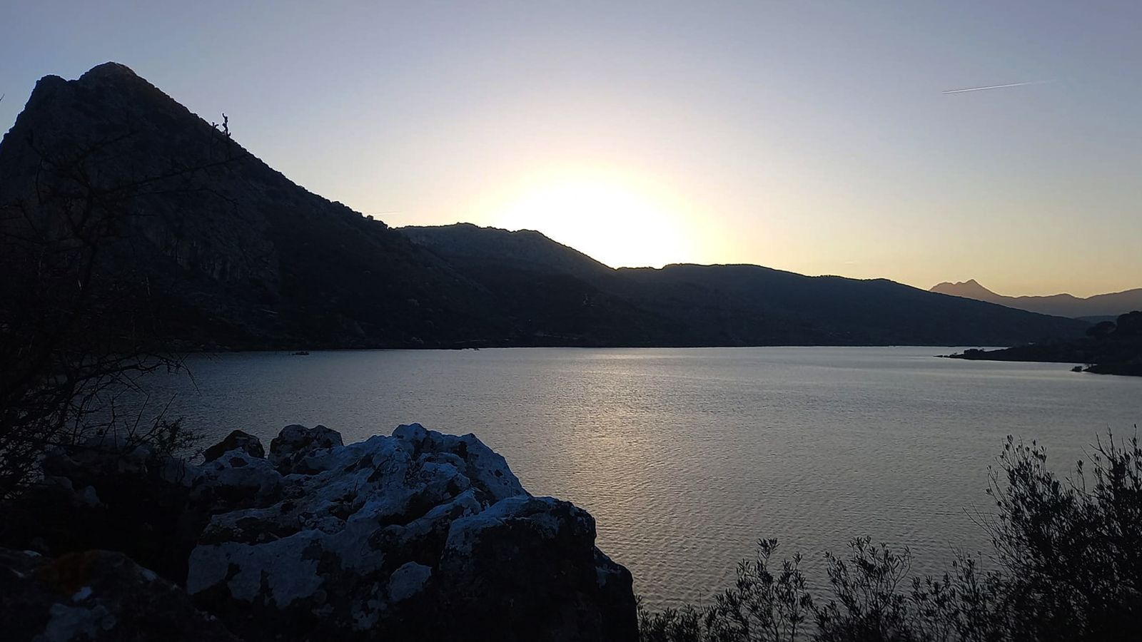 Pantano de Montejaque durante la noche