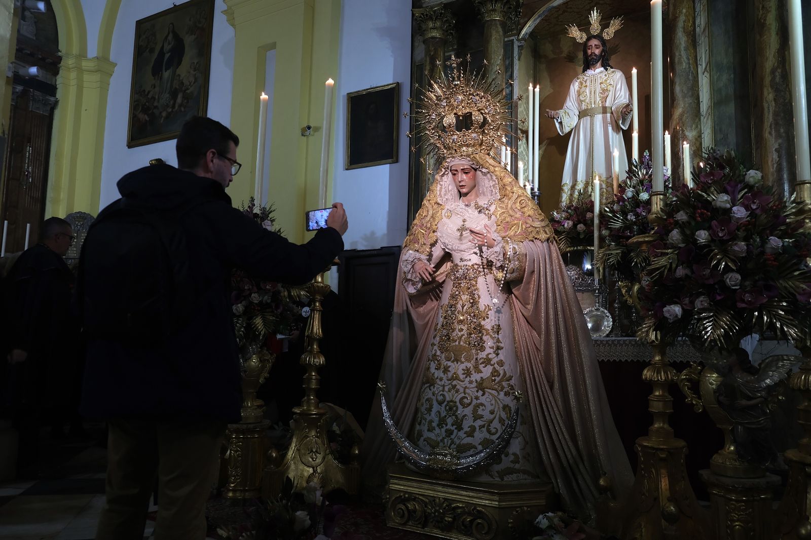 Las imágenes del besamanos a la Virgen del Rocío de la Redención