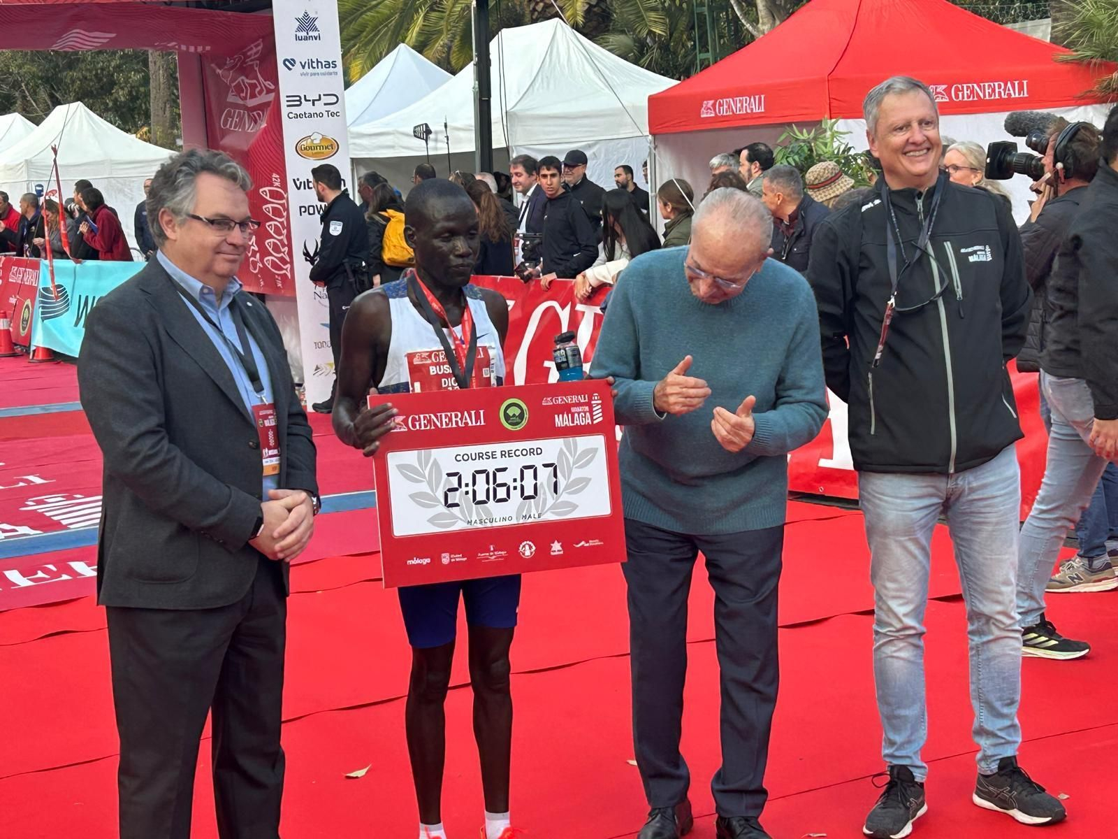 Maratón de Málaga 2025: Mande Bushendich, ganador y récord de la prueba