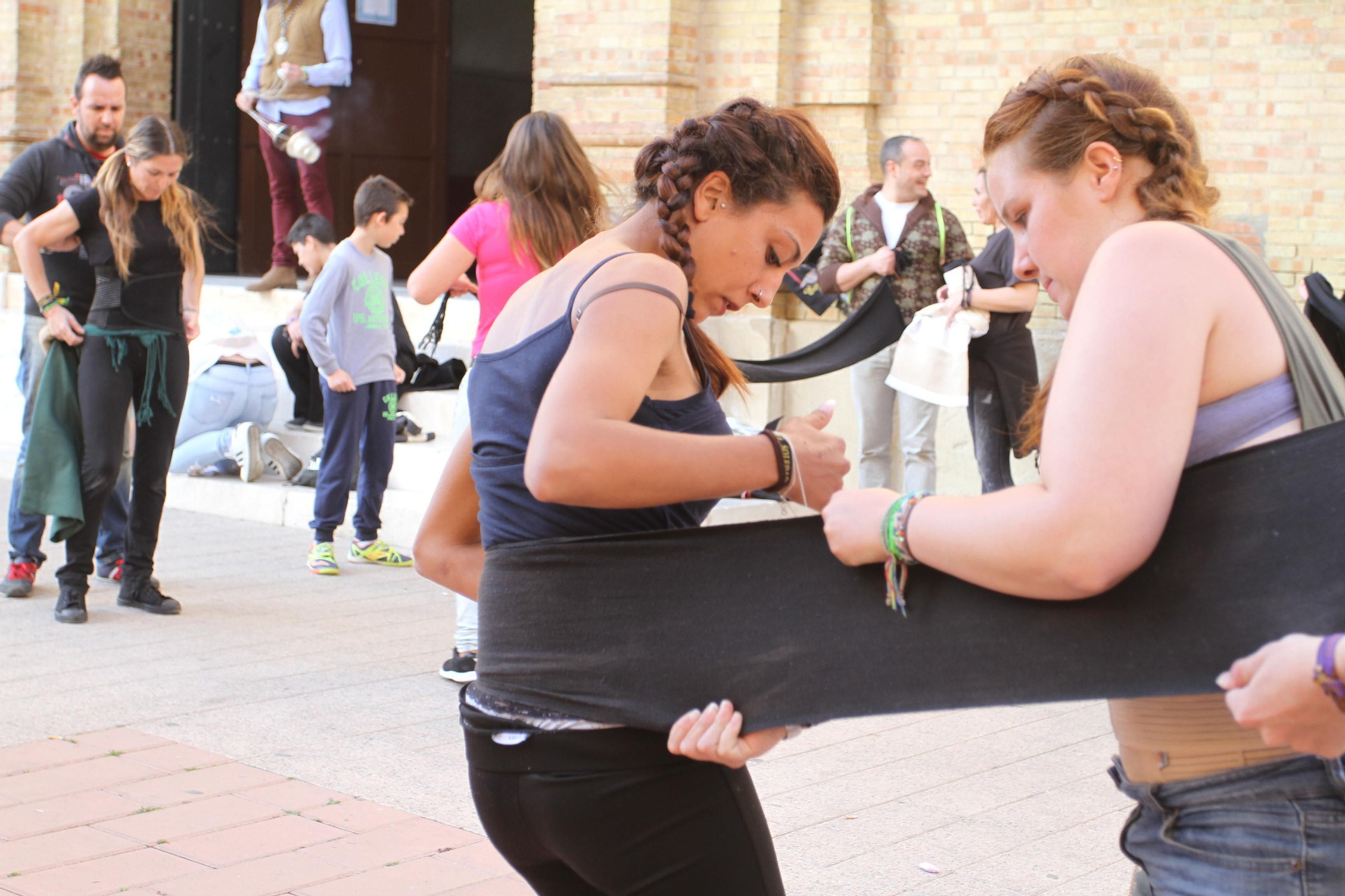 El ensayo de la cuadrilla de mujeres de la Hermandad del Santo Entierro, en imágenes