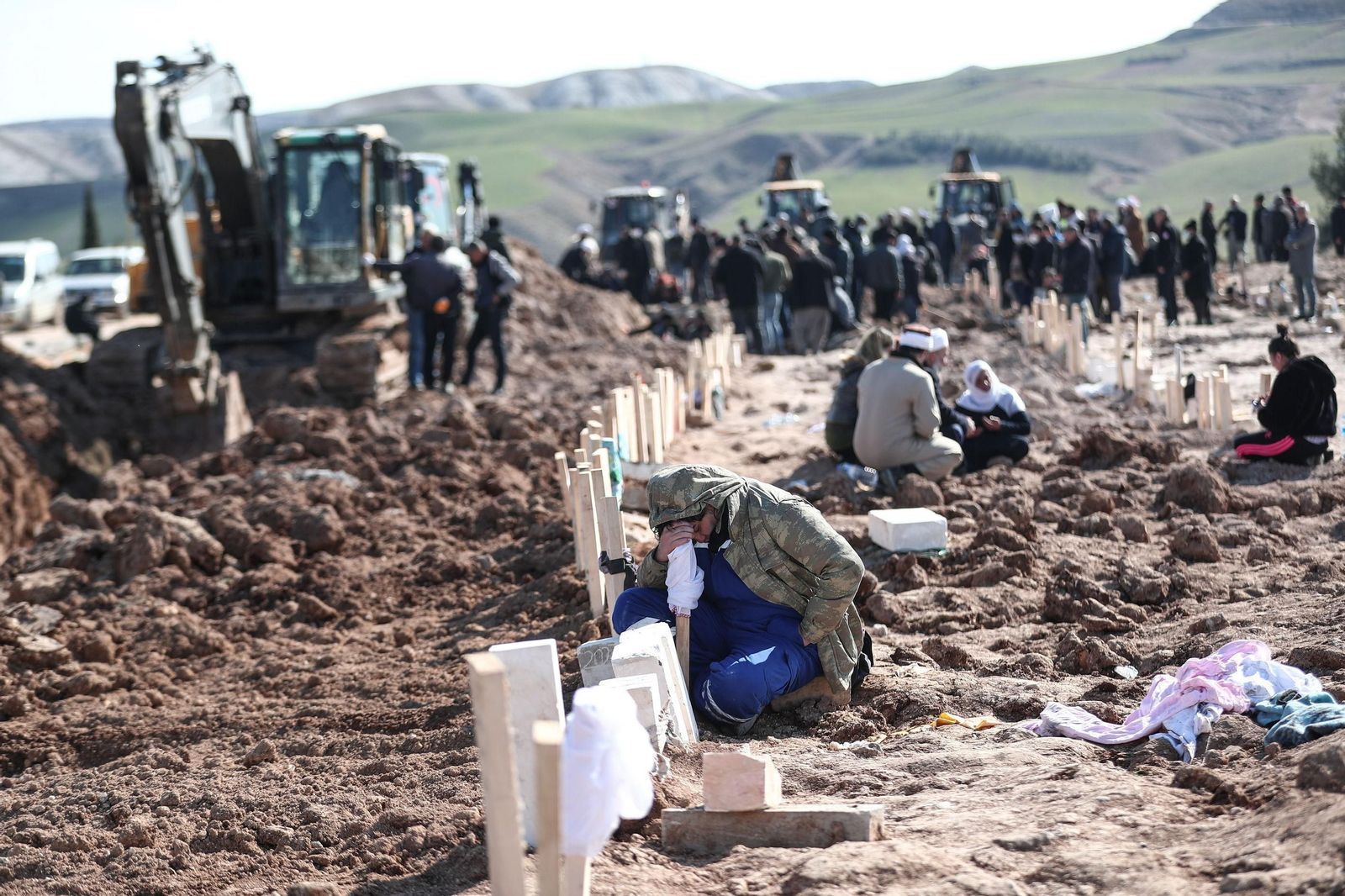 Cementerio improvisado en la ciudad turca de Adiyaman para las víctimas de los terremotos. Cementerio improvisado en la ciudad turca de Adiyaman para las víctimas de los terremotos.