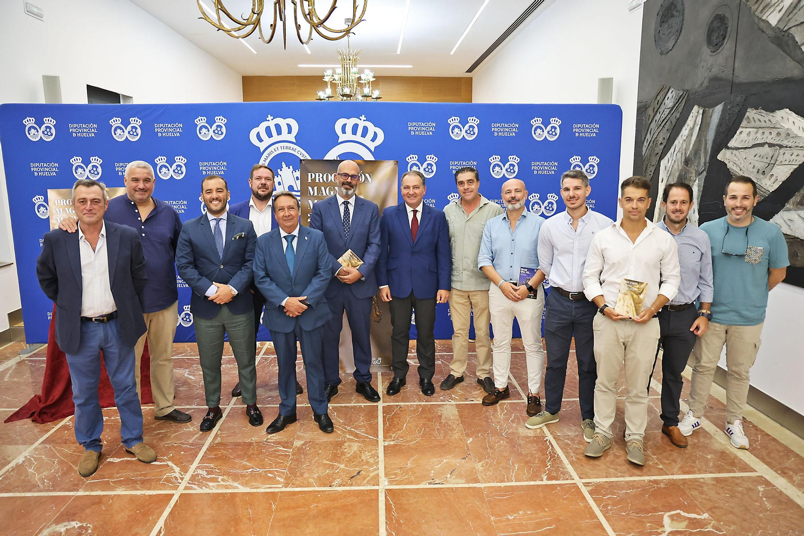 Imágenes de presentación de la guía de la Procesión Magna Mariana 2025 de Huelva Información