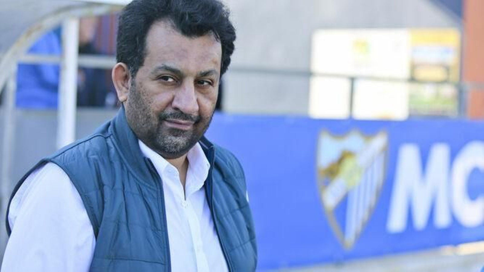 Al-Thani en La Rosaleda durante una de sus estancias en la capital de la Costa del Sol.