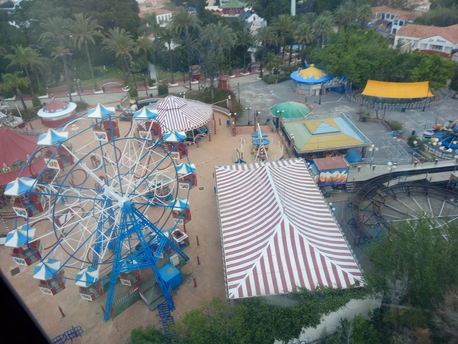 Vista aérea del parque de atracciones Tívoli World, localizado en Benalmádena. Vista aérea del parque de atracciones Tívoli World, localizado en Benalmádena.