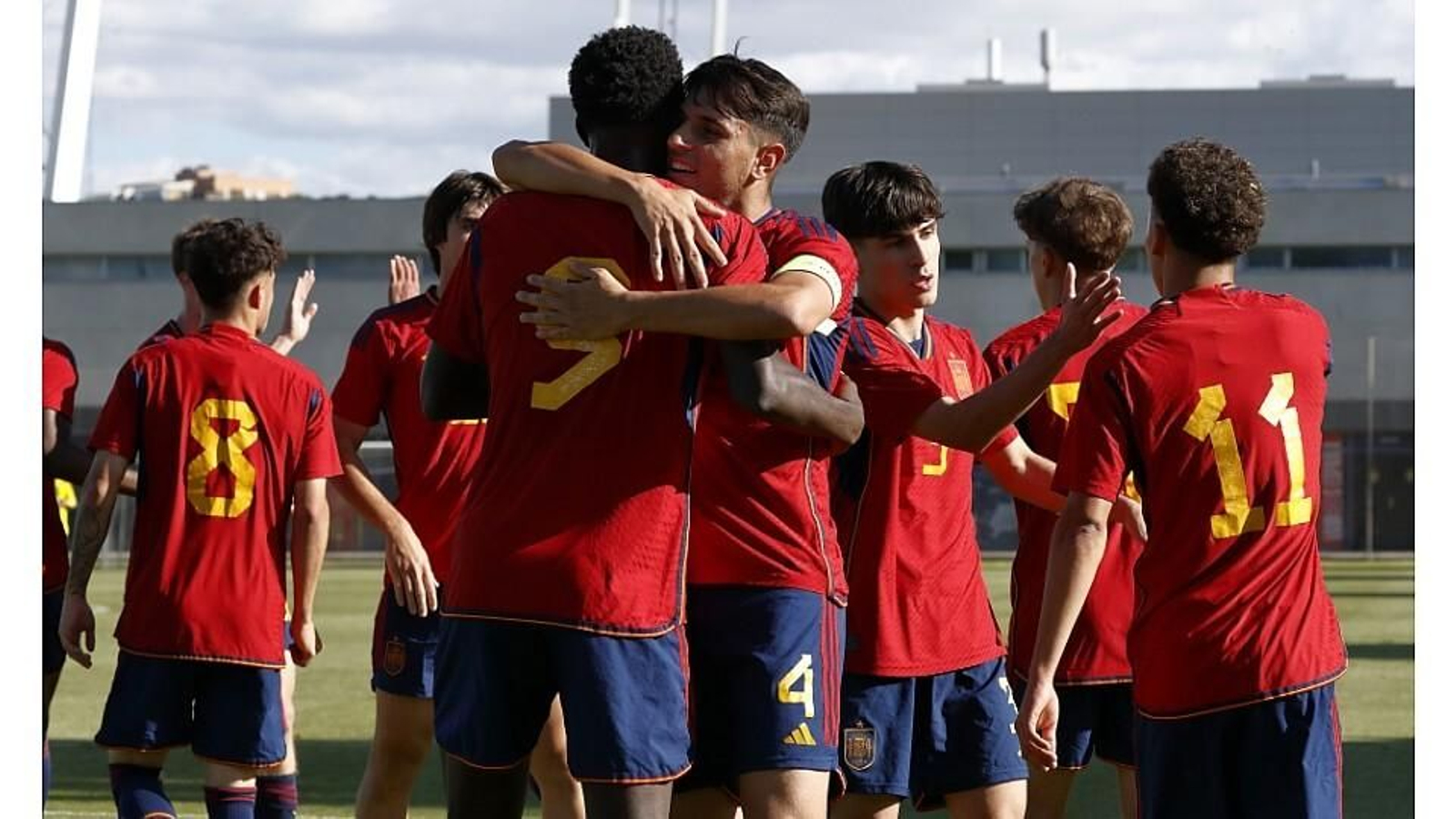 Izan Merino, capitán de la sub 18, y Antoñito Cordero luce el '10'
