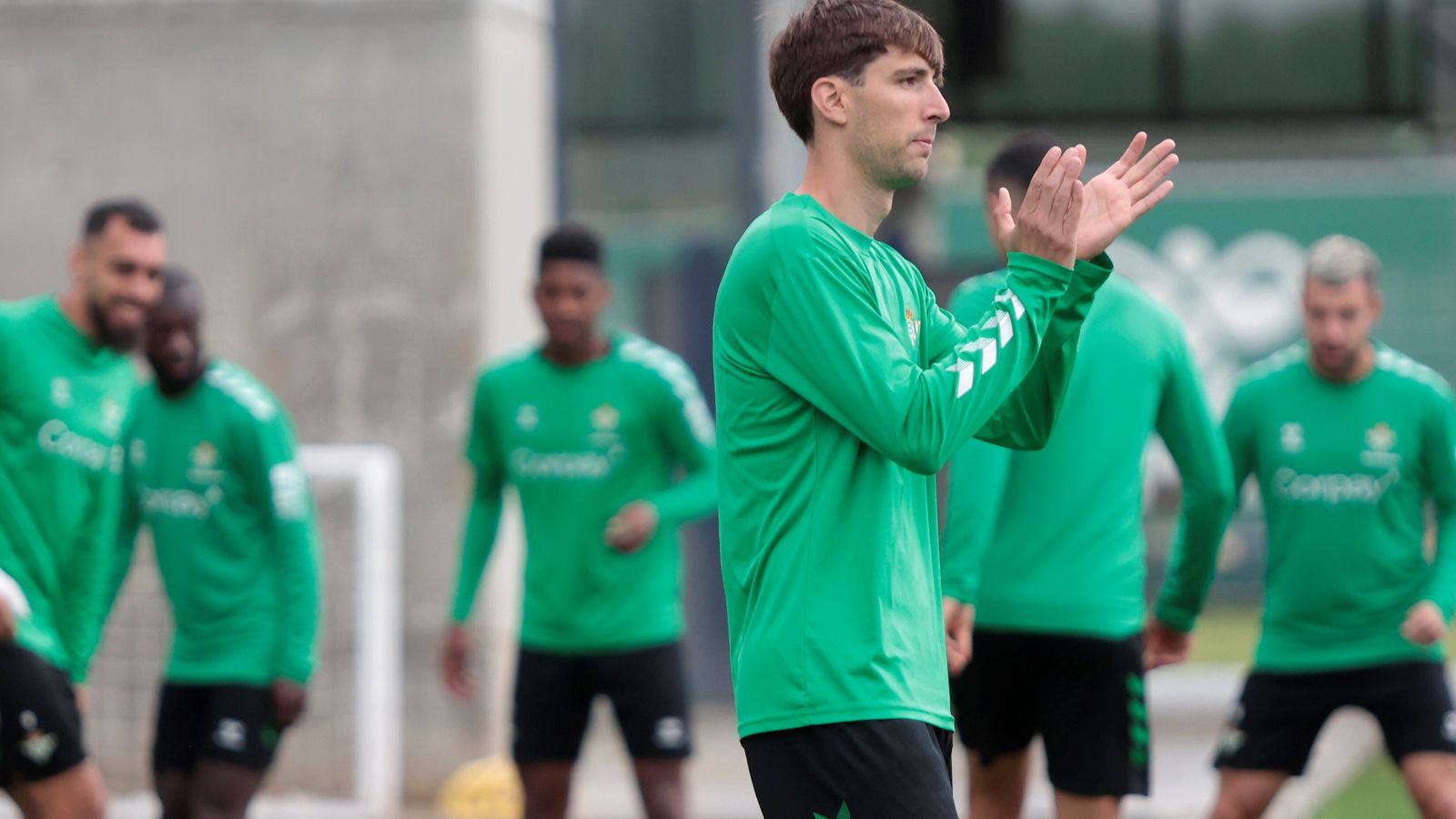 Miranda, en el último entrenamiento con el Betis antes del duelo con el Getafe.